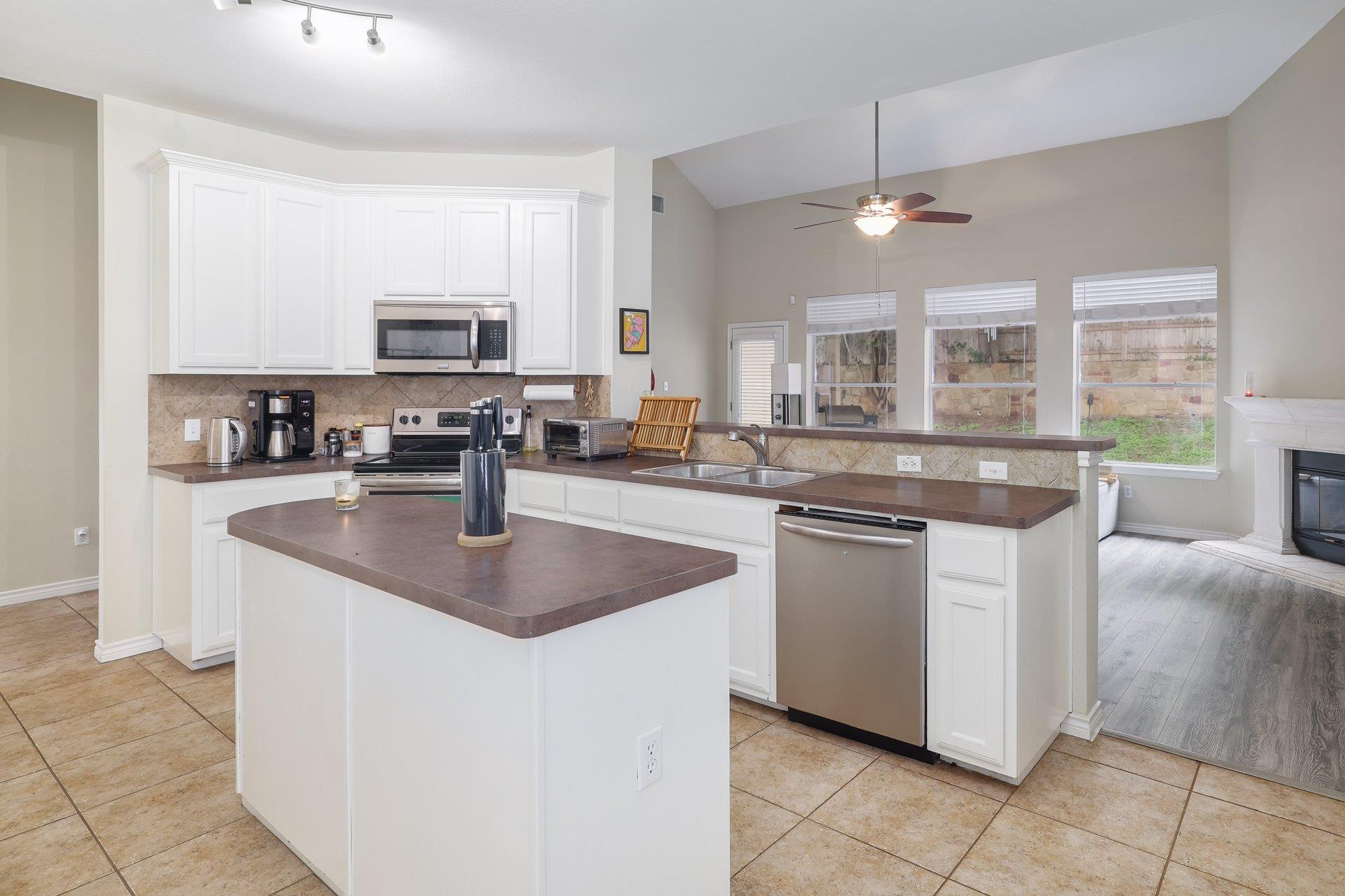 9212 Pioneer Forest Dr, Austin, TX 78744