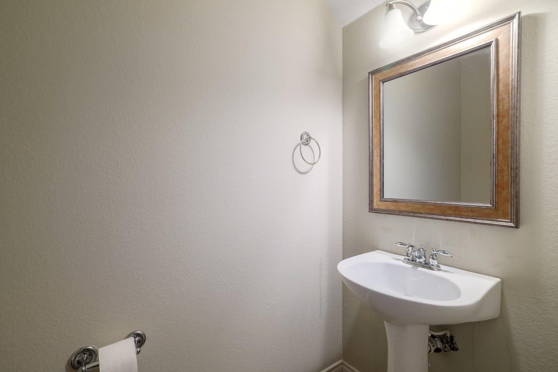 9212 Pioneer Forest Dr, Austin, TX 78744