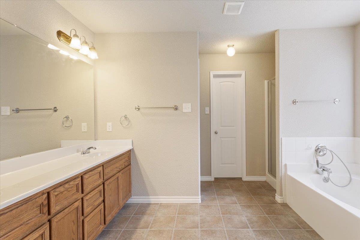 2709 Alamocitos Creek Dr, Killeen, TX 76549