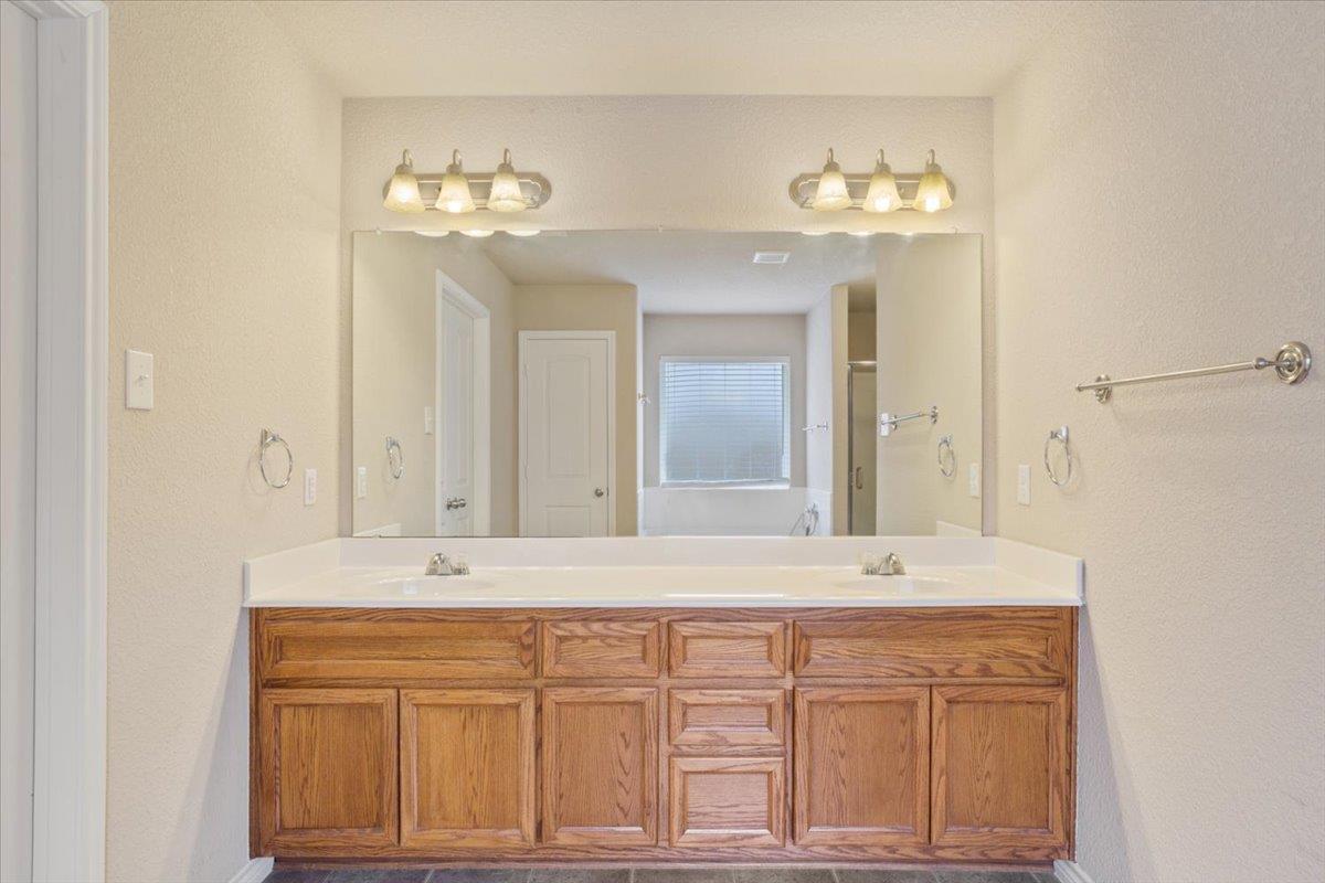 2709 Alamocitos Creek Dr, Killeen, TX 76549