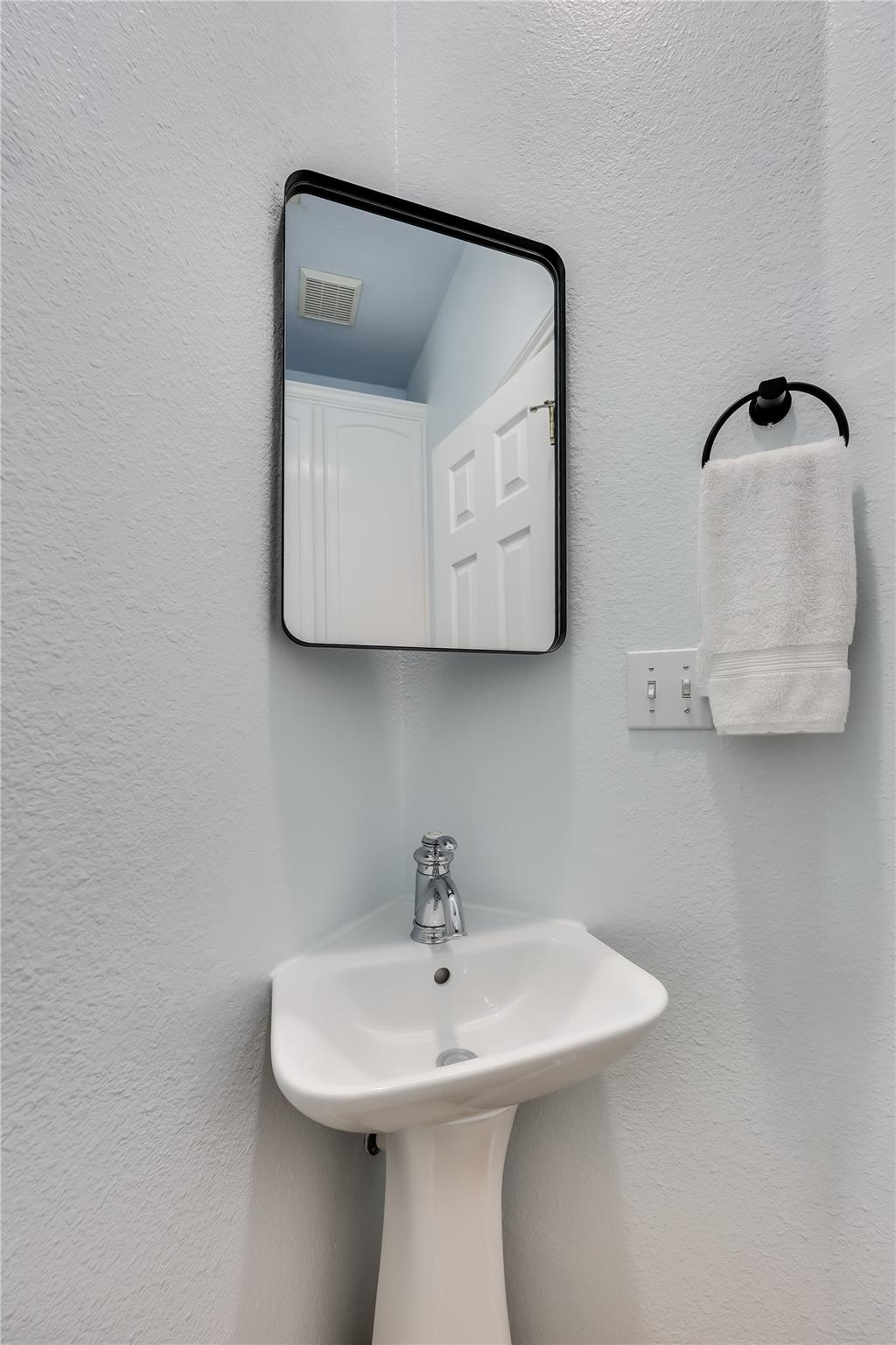 1303 N Cuernavaca Dr # B, Austin, TX 78733