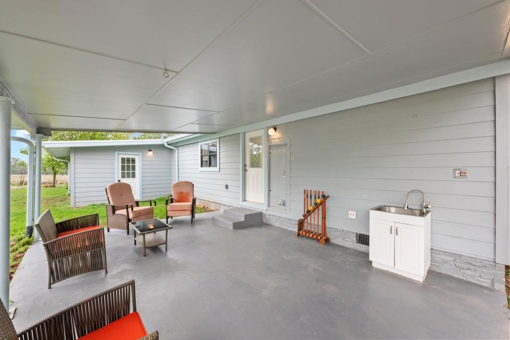 1169 W US Highway 290, Johnson City, TX 78636