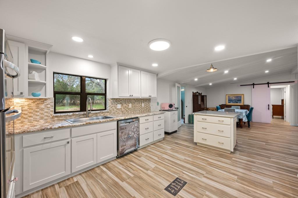 1169 W US Highway 290, Johnson City, TX 78636