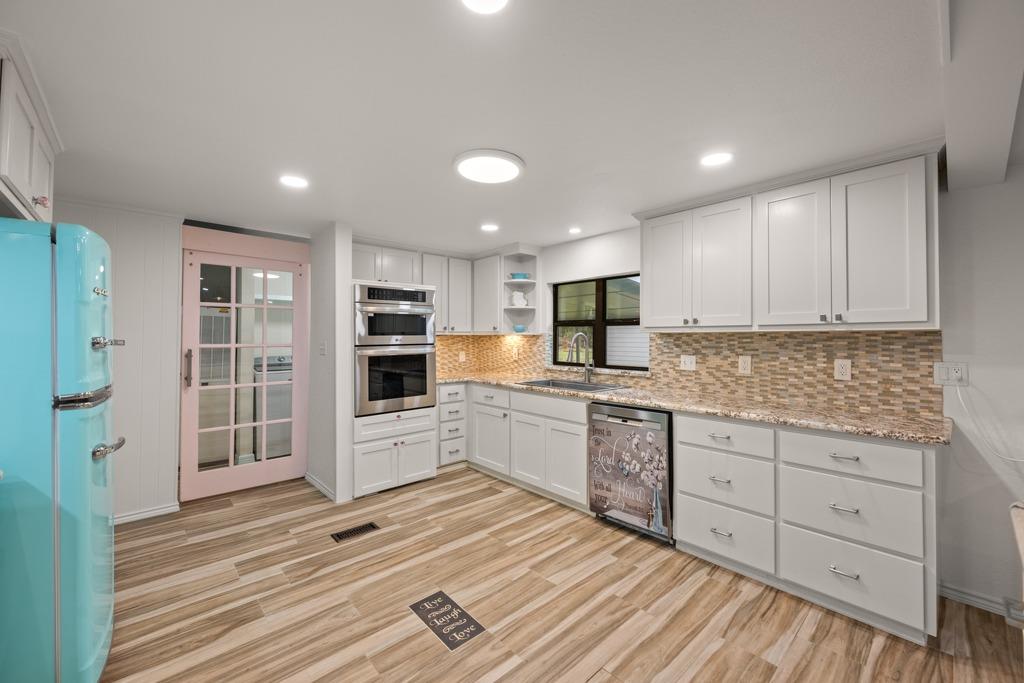 1169 W US Highway 290, Johnson City, TX 78636