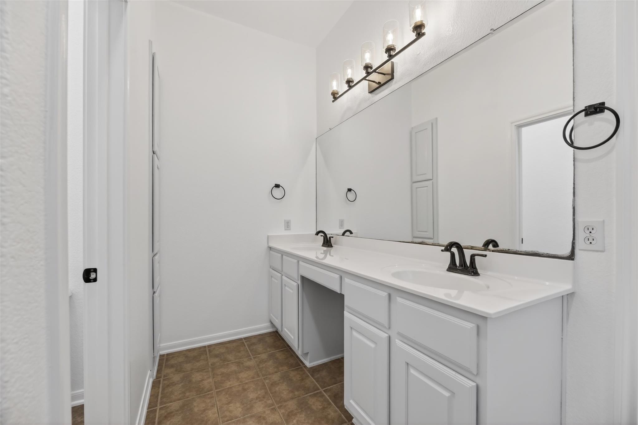 545 Manchester Ln, Austin, TX 78737