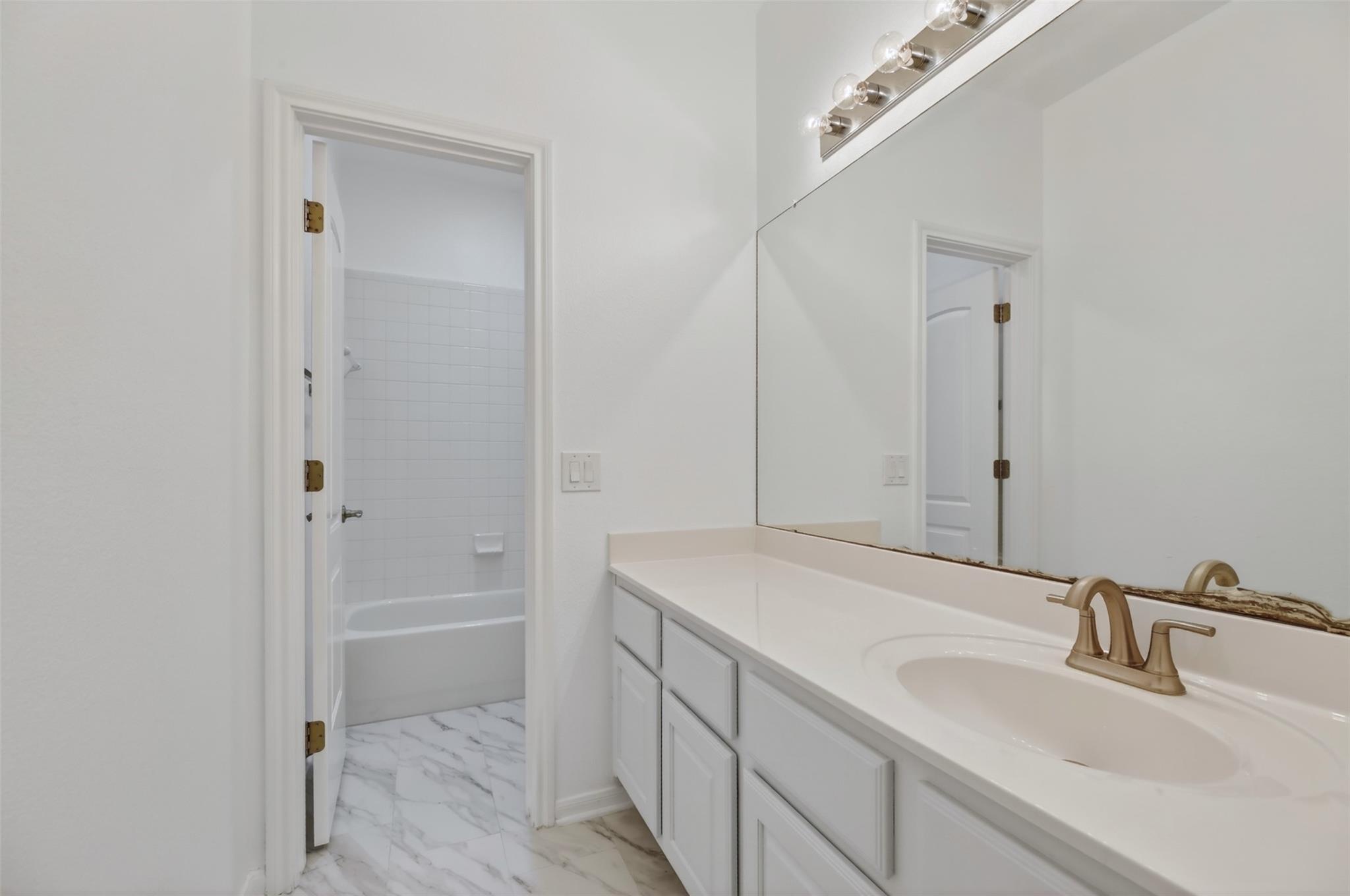 545 Manchester Ln, Austin, TX 78737