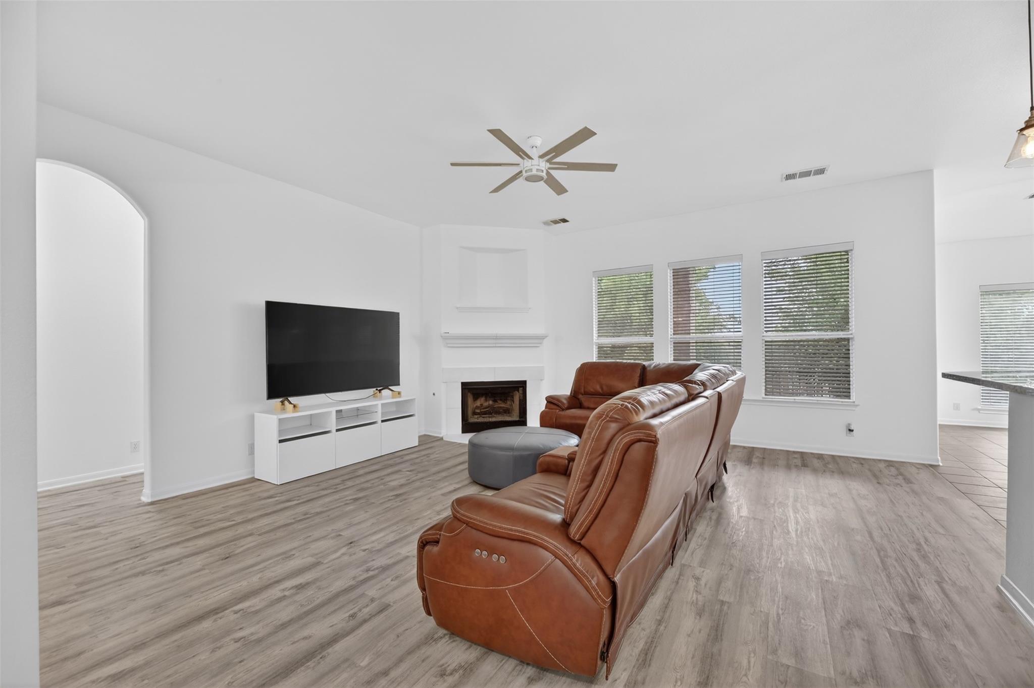 545 Manchester Ln, Austin, TX 78737