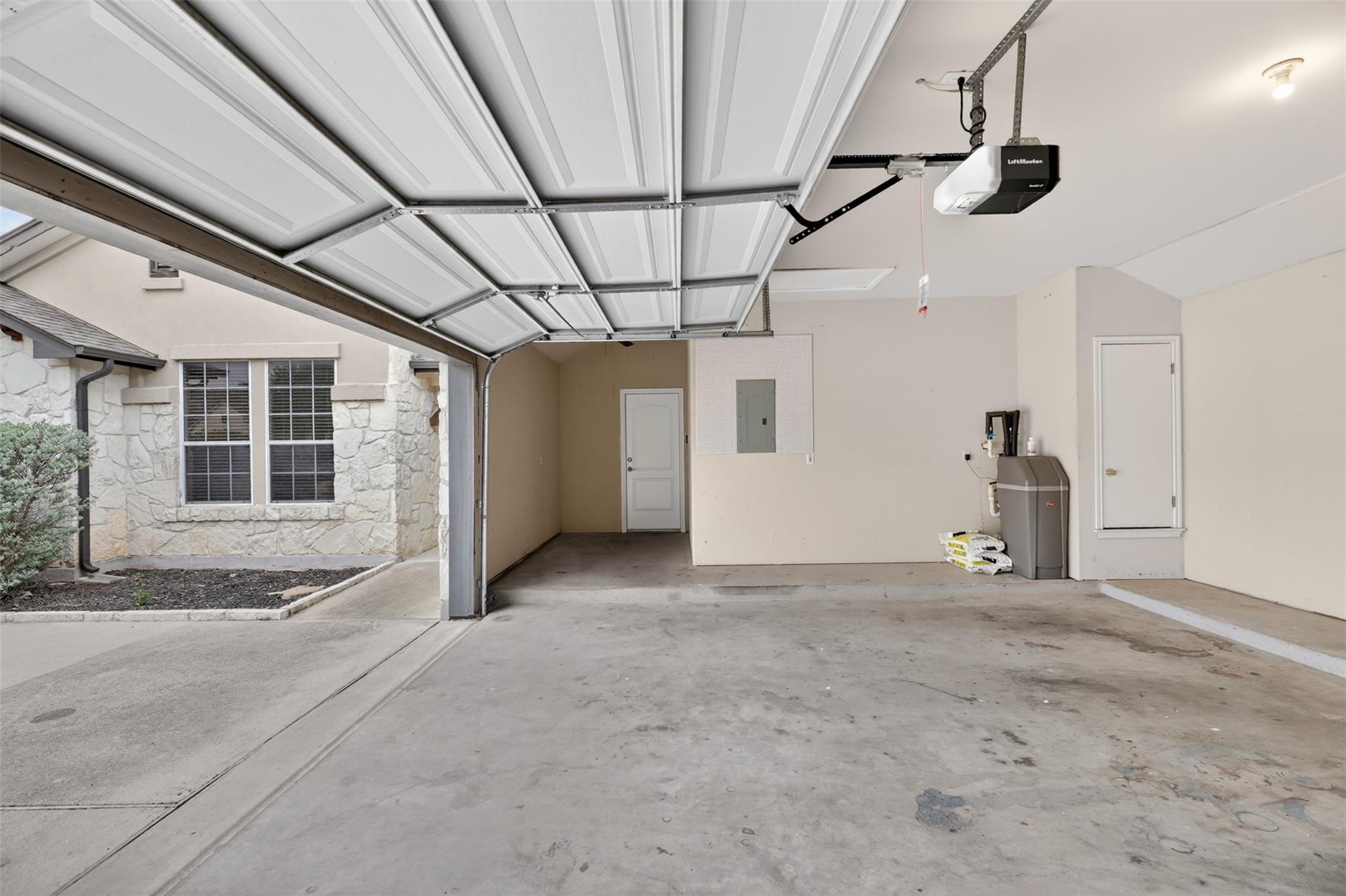 545 Manchester Ln, Austin, TX 78737