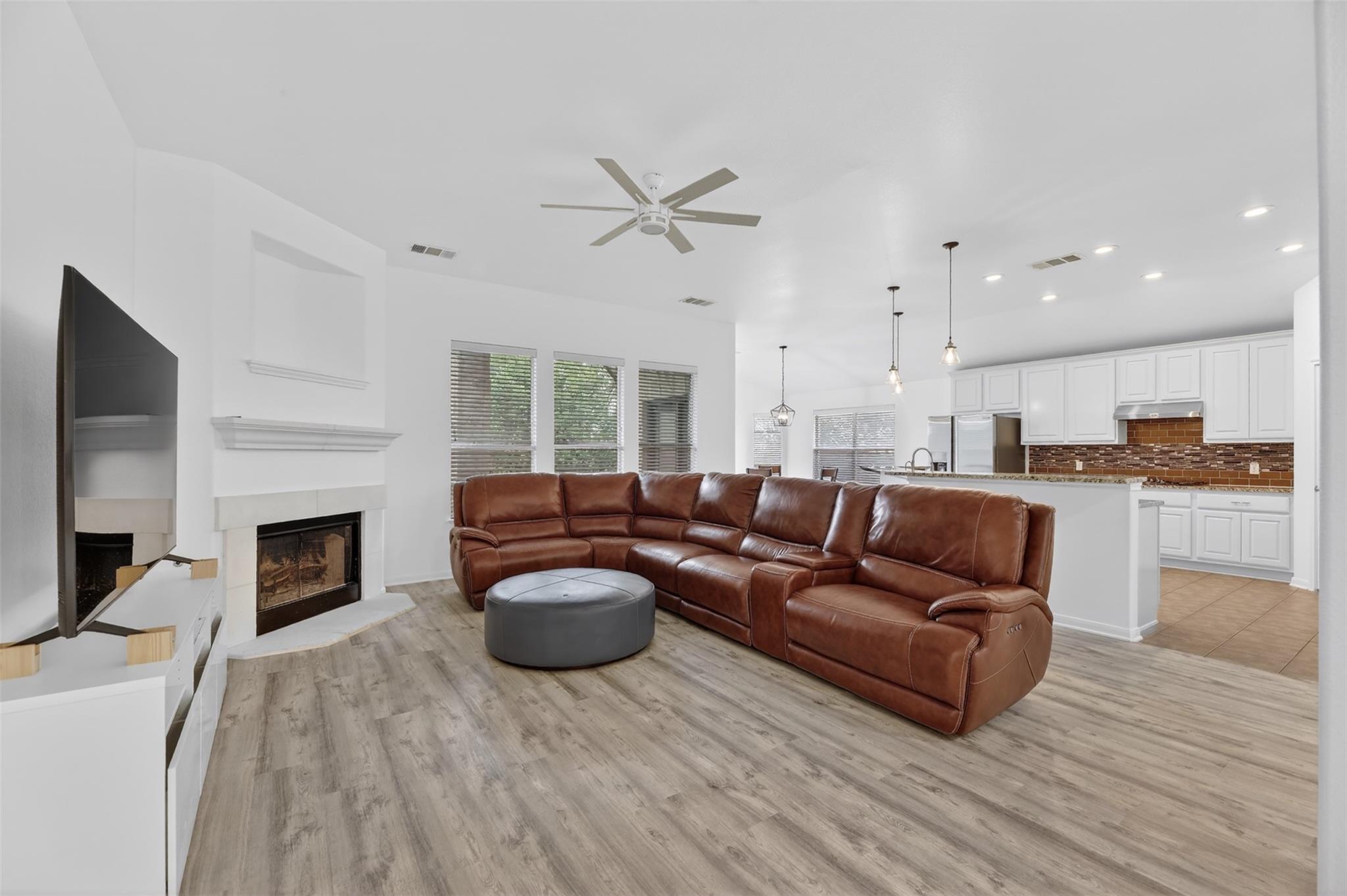 545 Manchester Ln, Austin, TX 78737