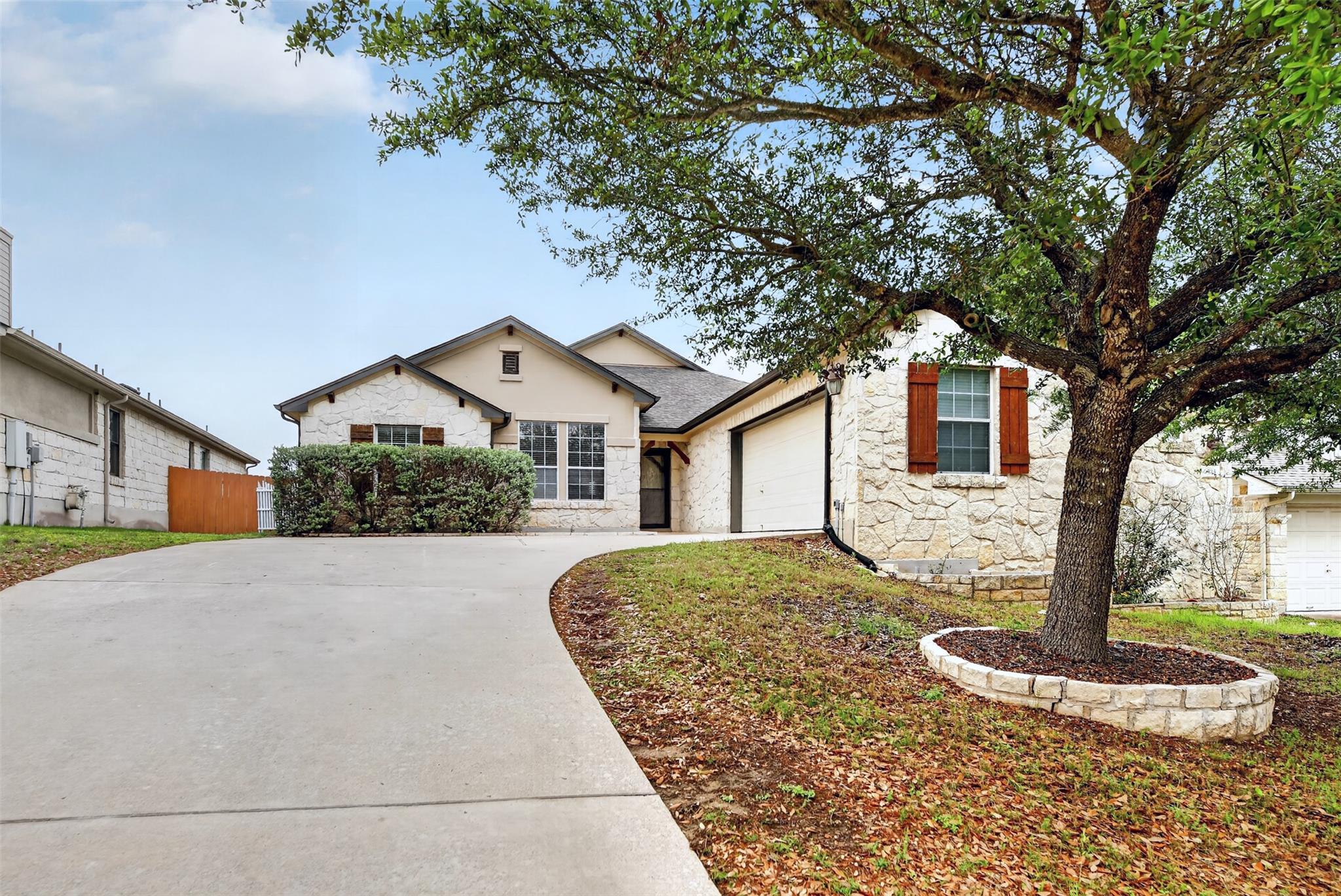 545 Manchester Ln, Austin, TX 78737