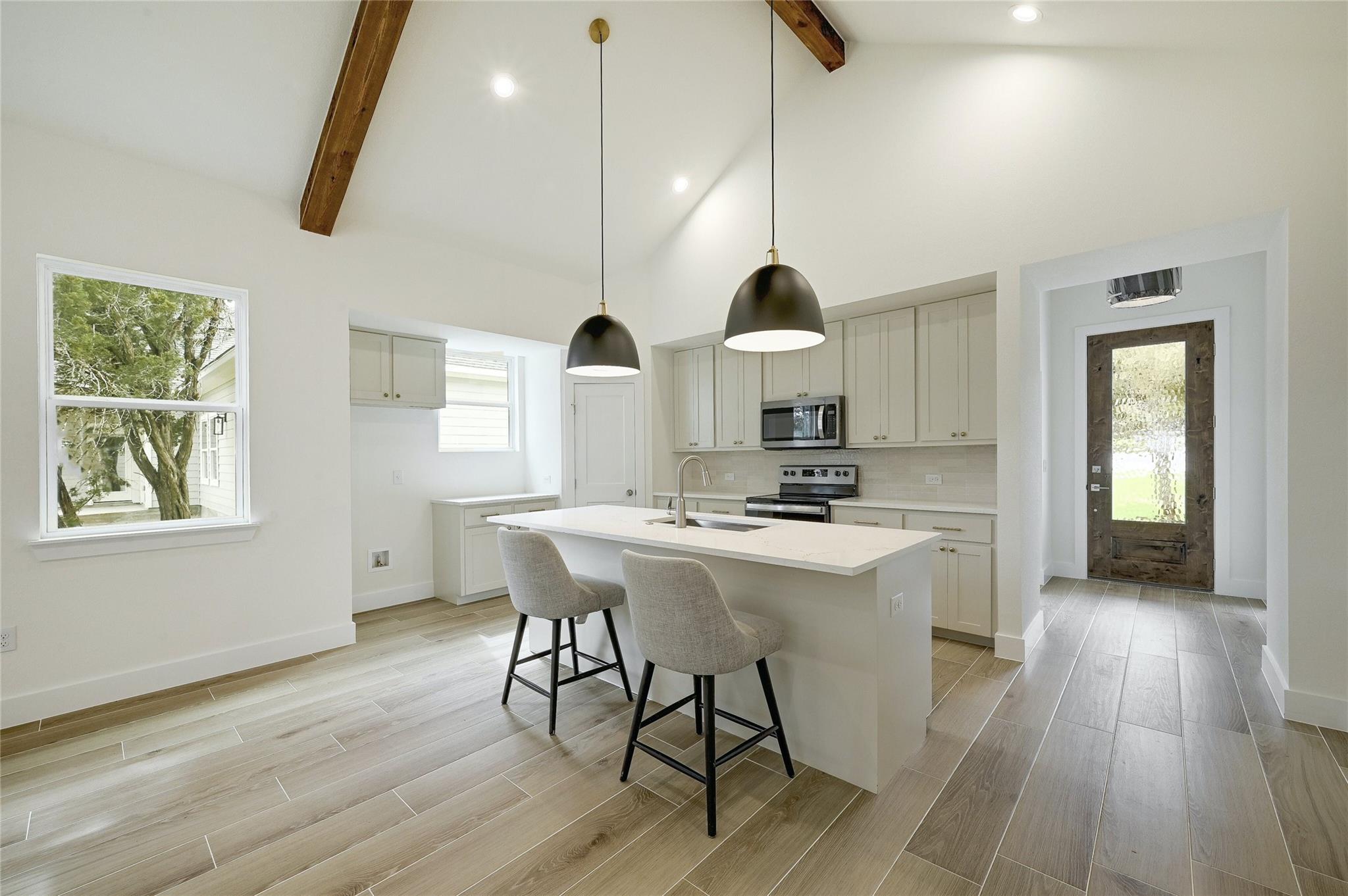 16 Rhapsody Ln, Wimberley, TX 78676