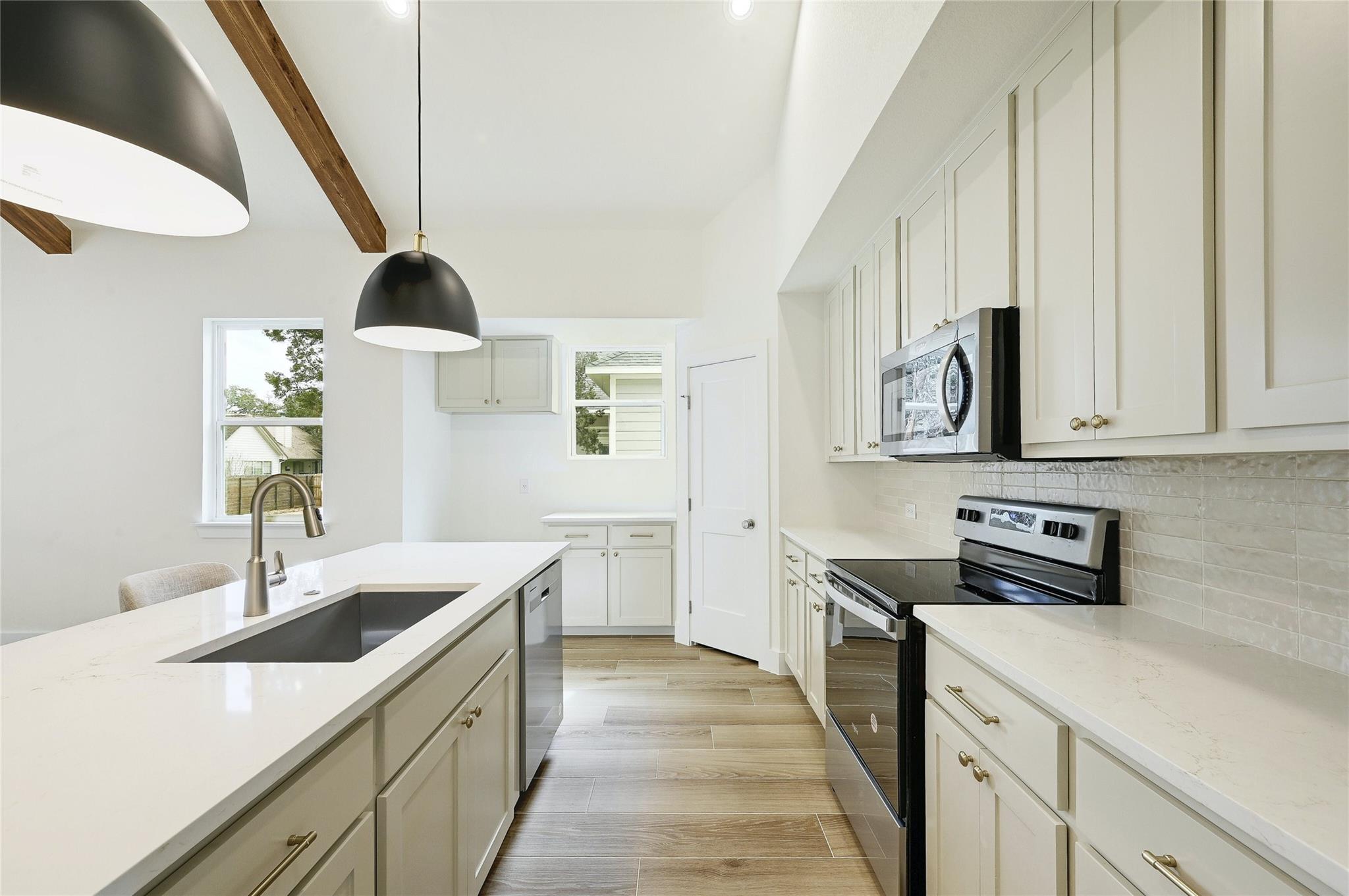 16 Rhapsody Ln, Wimberley, TX 78676