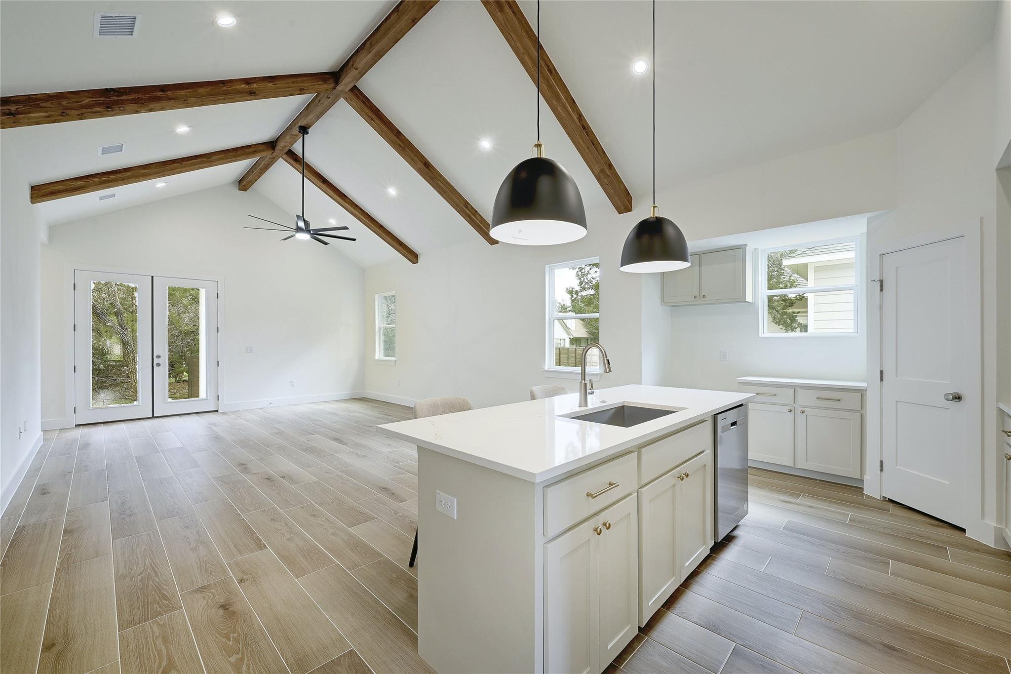 16 Rhapsody Ln, Wimberley, TX 78676