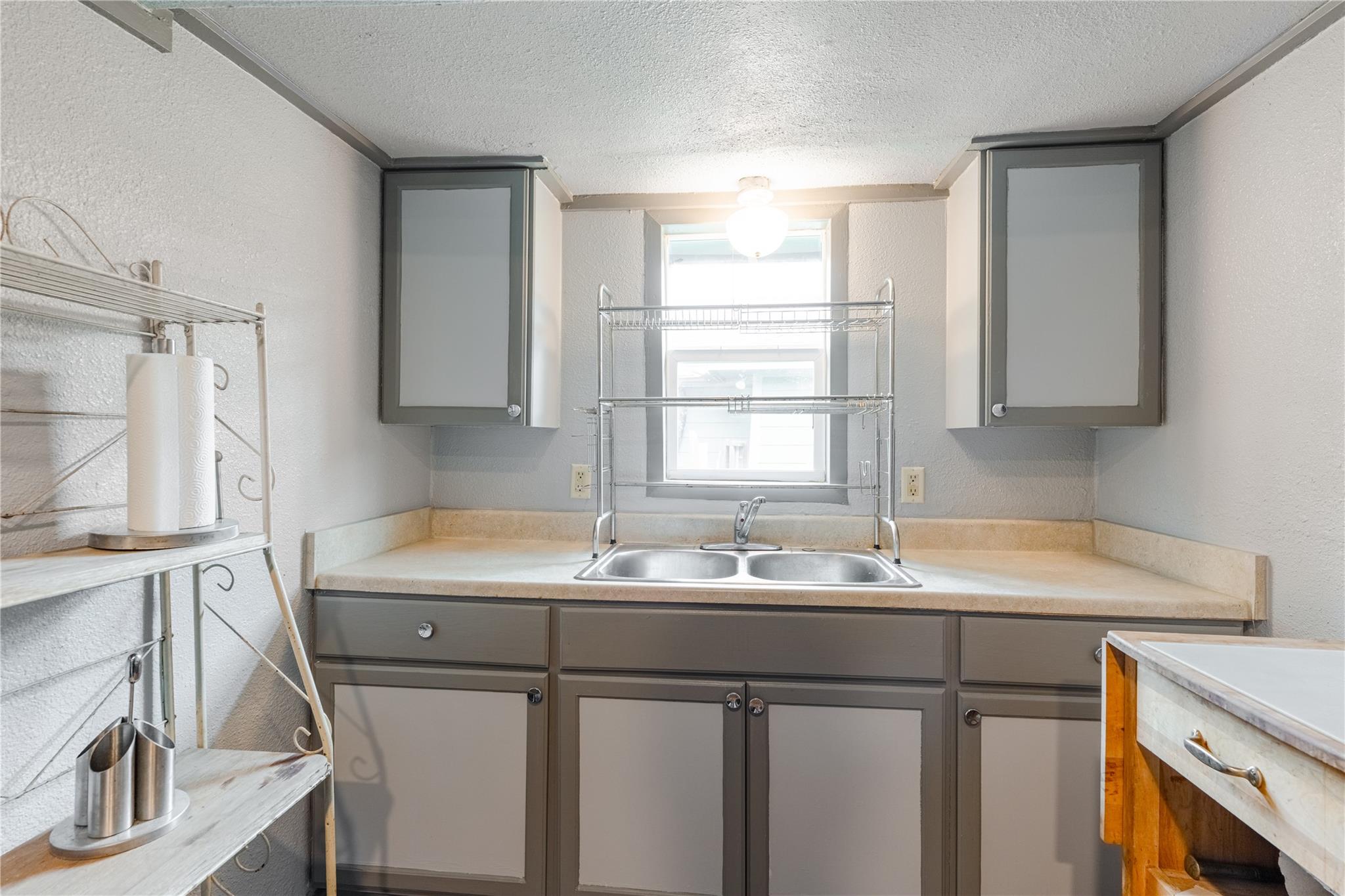 604 Burkett St, Taylor, TX 76574