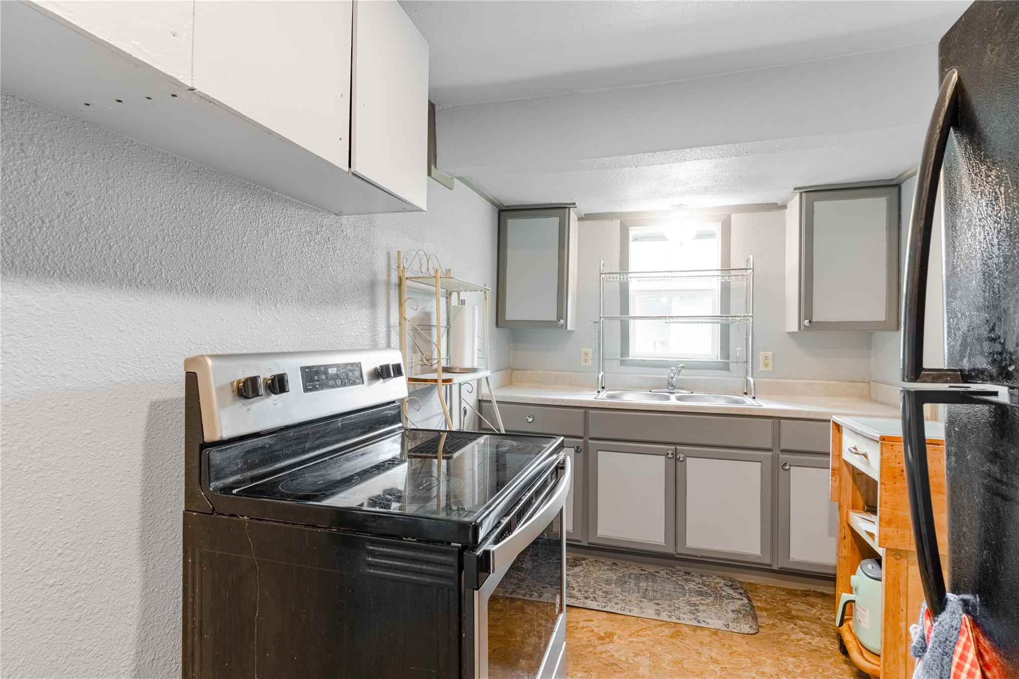 604 Burkett St, Taylor, TX 76574