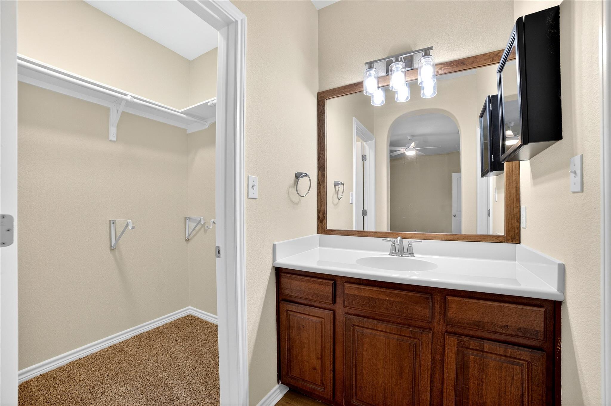 1090 Sussex Way, Round Rock, TX 78665