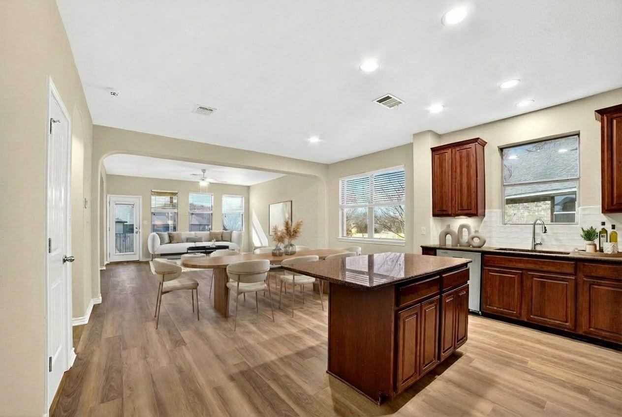 1090 Sussex Way, Round Rock, TX 78665