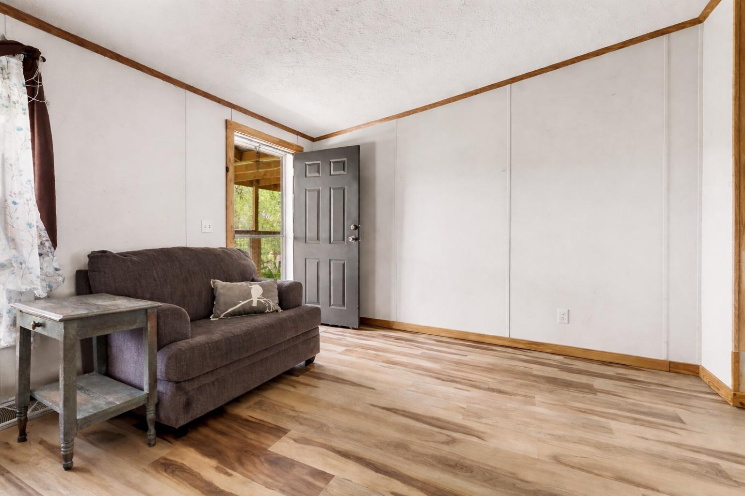 820 County Road 454, Taylor, TX 78615