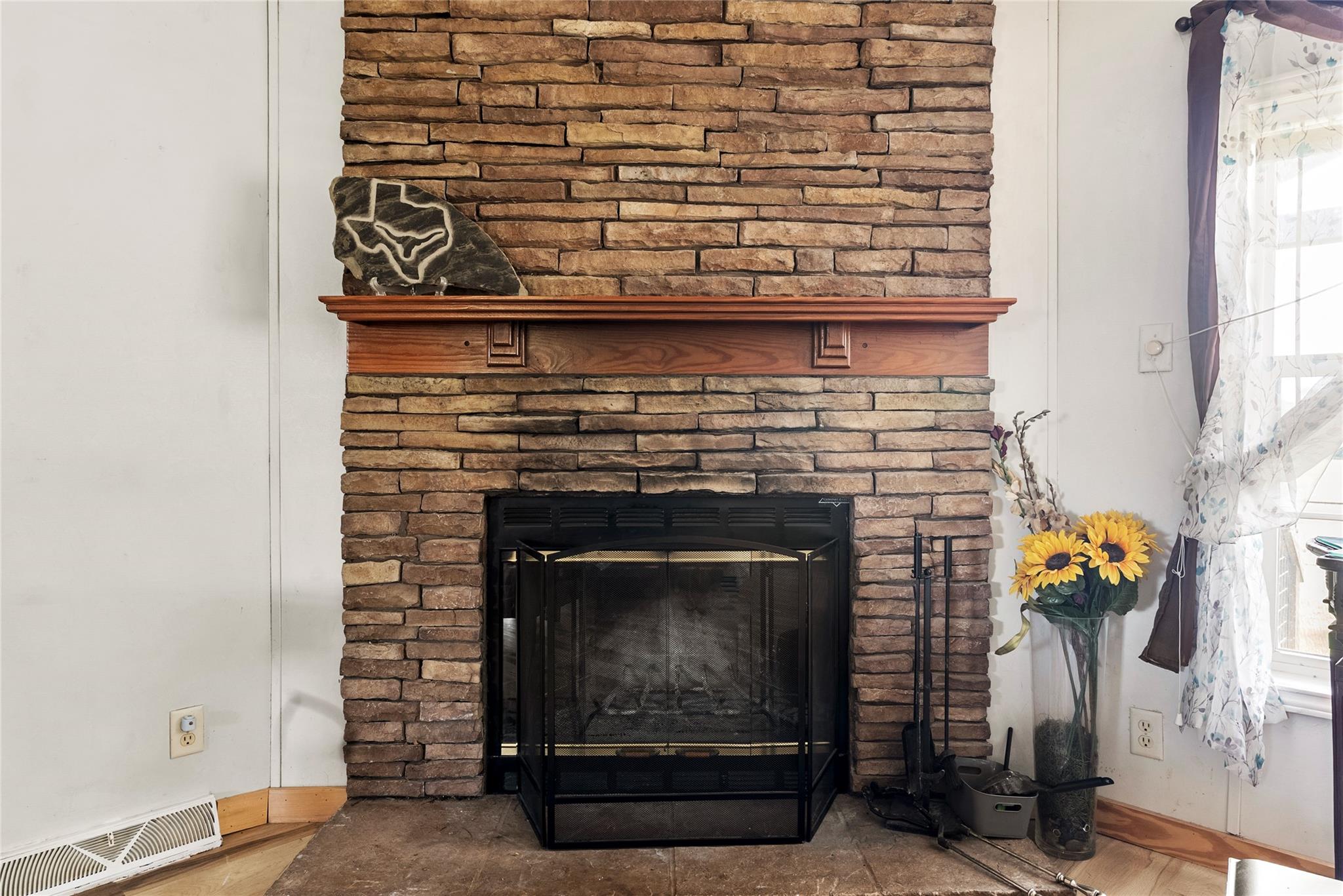 820 County Road 454, Taylor, TX 78615