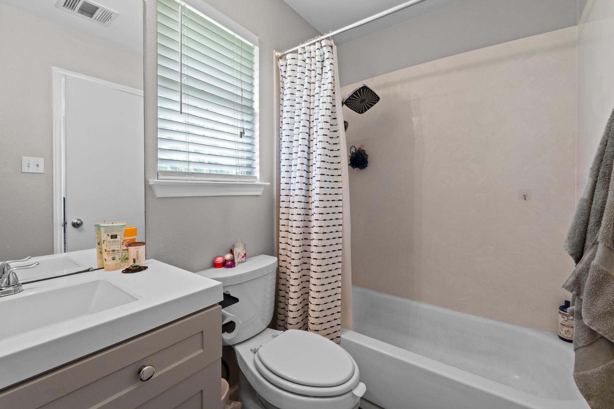 243-245 Marvin Cv, Hutto, TX 78634