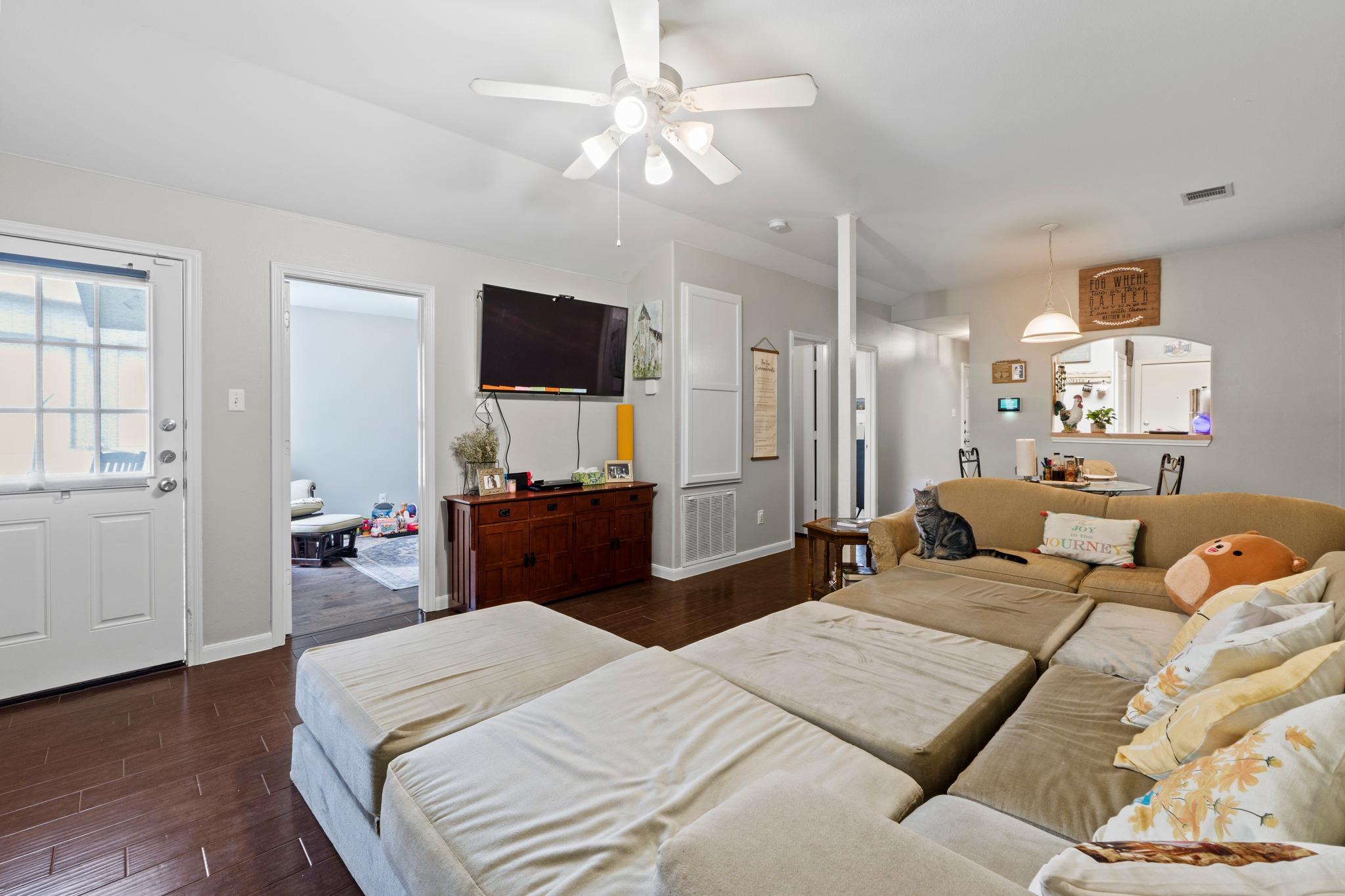 243-245 Marvin Cv, Hutto, TX 78634