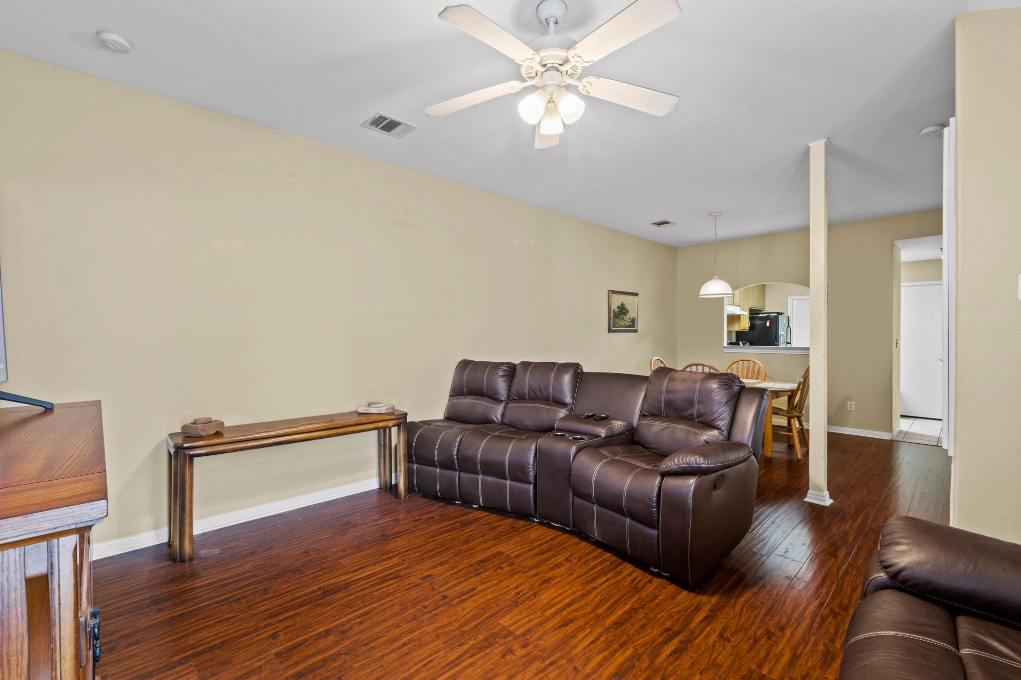 243-245 Marvin Cv, Hutto, TX 78634