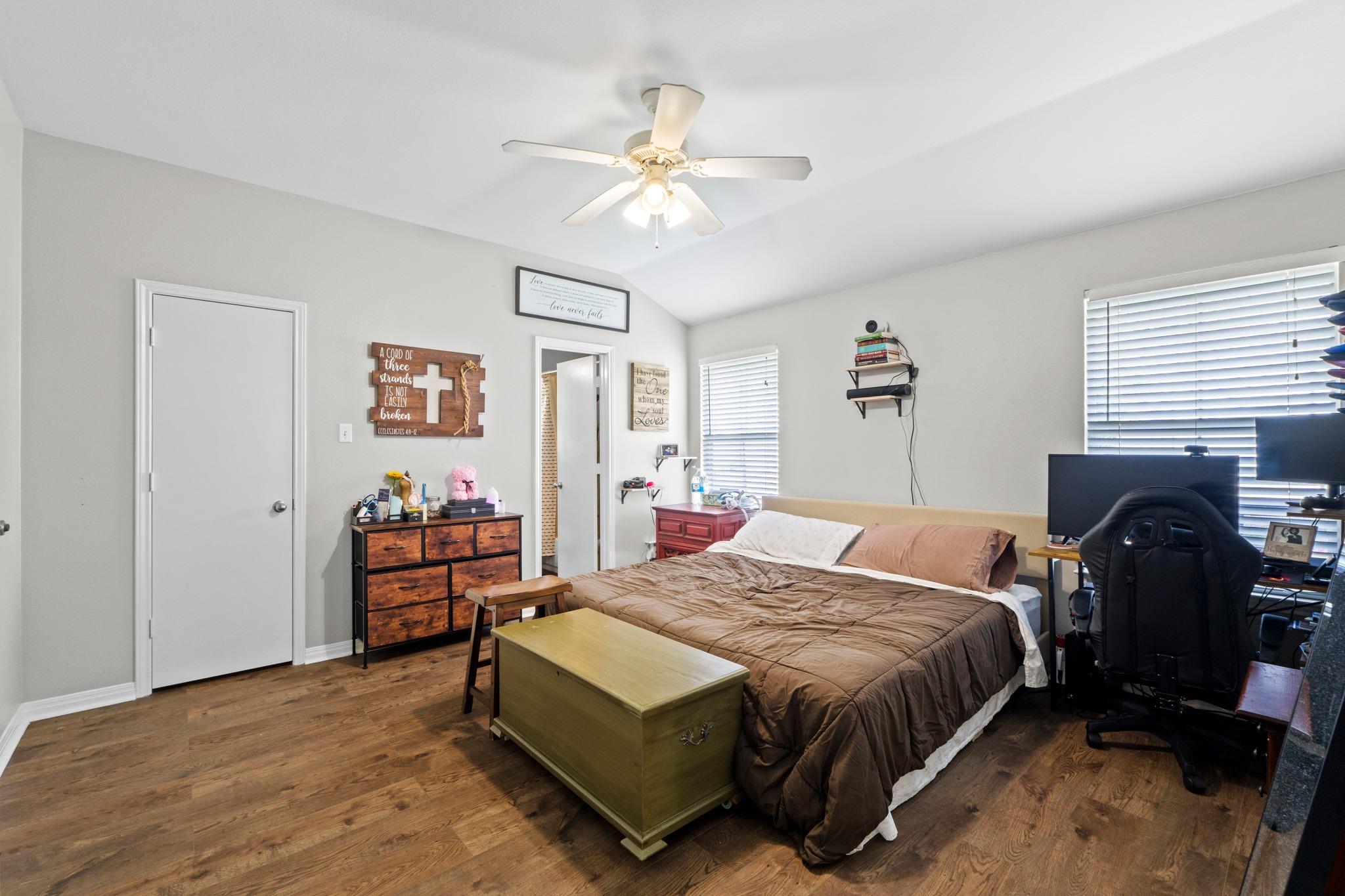 243-245 Marvin Cv, Hutto, TX 78634