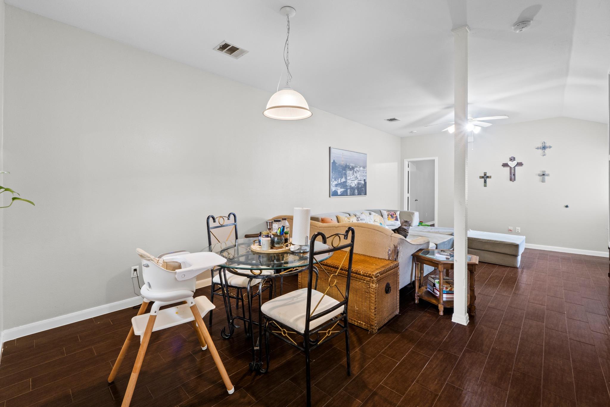 243-245 Marvin Cv, Hutto, TX 78634