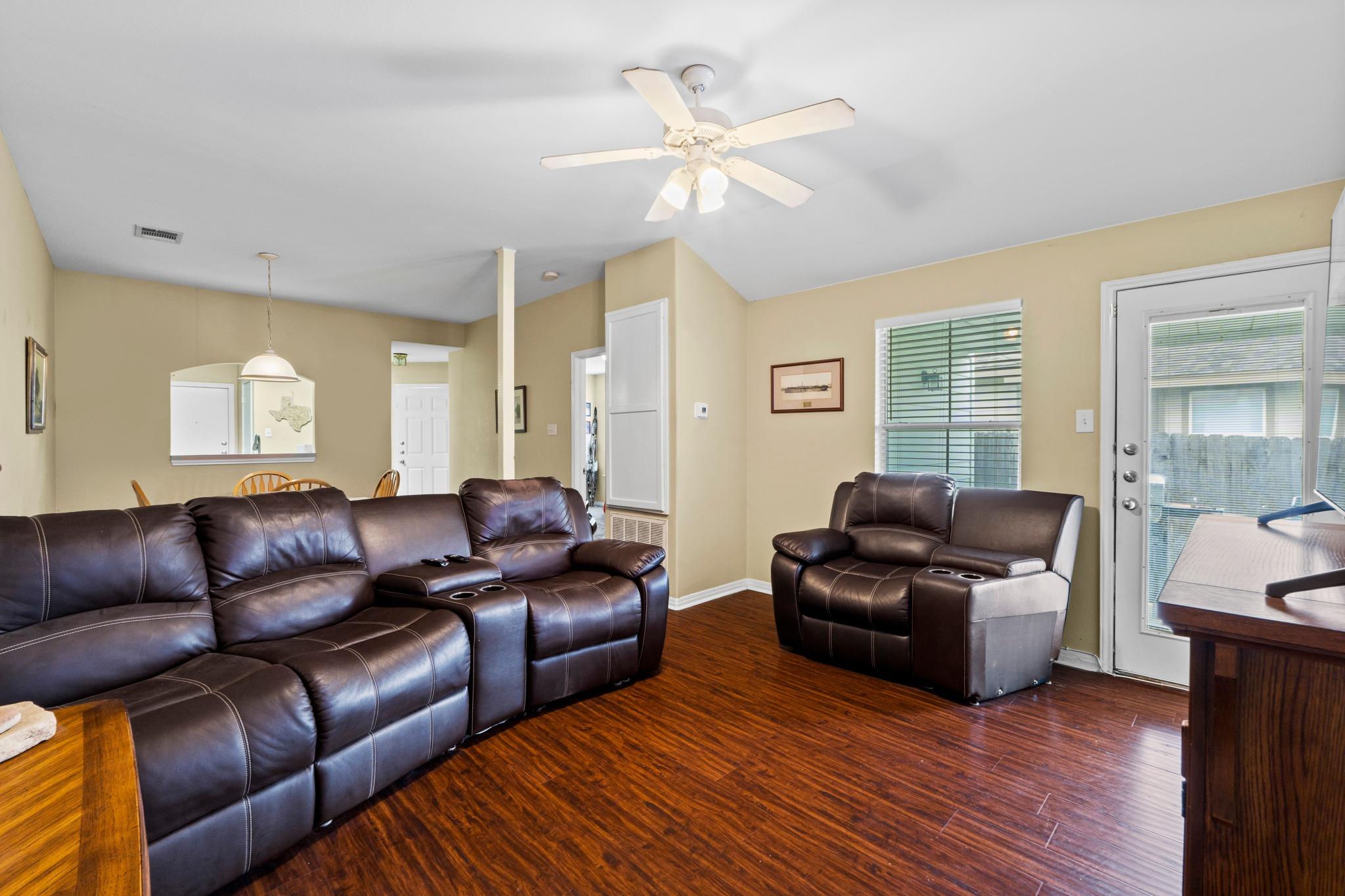 243-245 Marvin Cv, Hutto, TX 78634