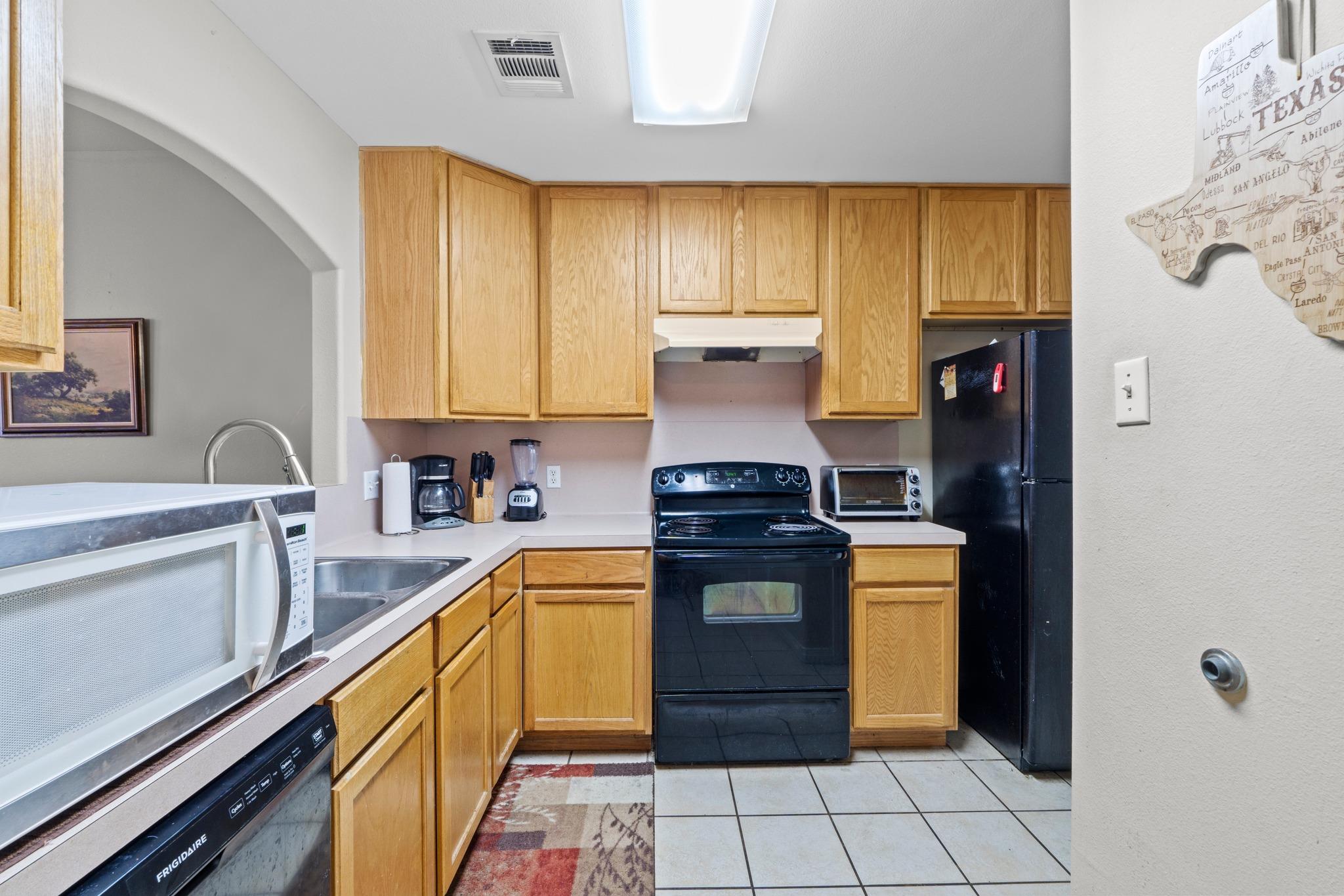 243-245 Marvin Cv, Hutto, TX 78634