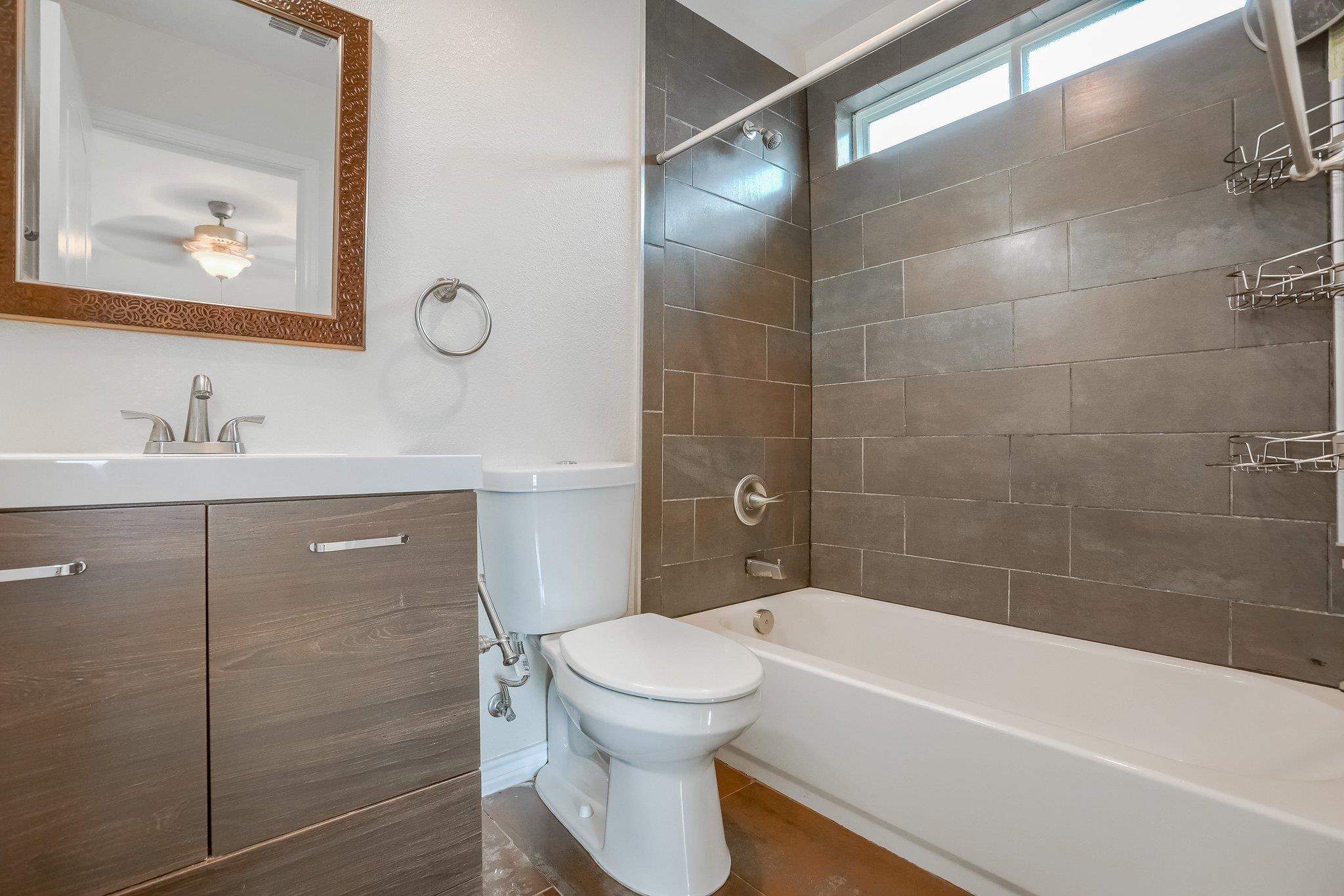 20111 Travis Dr # B, Lago Vista, TX 78645