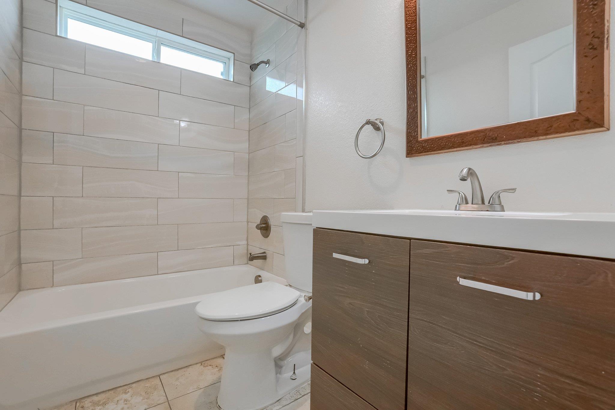 20111 Travis Dr # B, Lago Vista, TX 78645