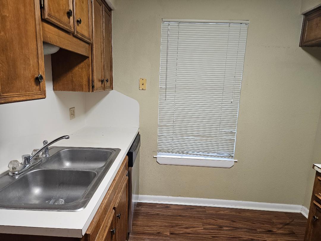 16 N Avenue A # B, Elgin, TX 78621