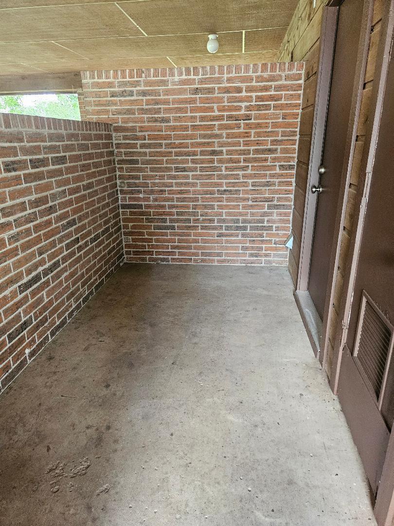 16 N Avenue A # B, Elgin, TX 78621