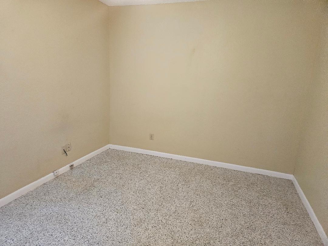 16 N Avenue A # B, Elgin, TX 78621