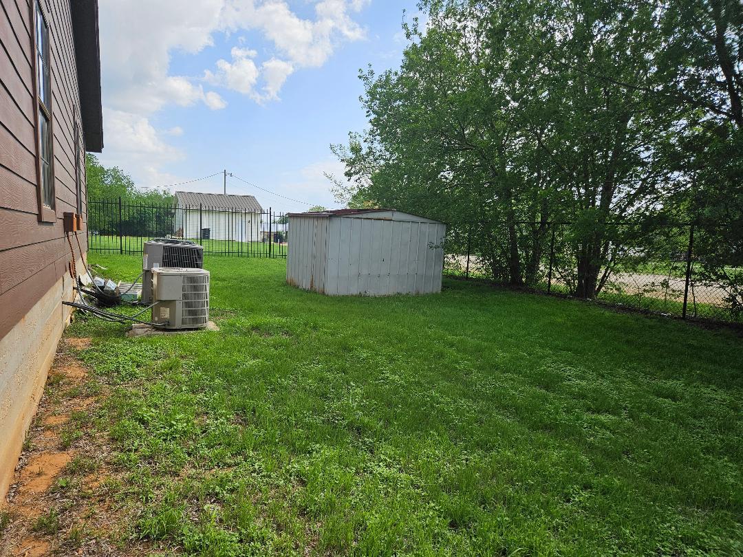 16 N Avenue A # B, Elgin, TX 78621