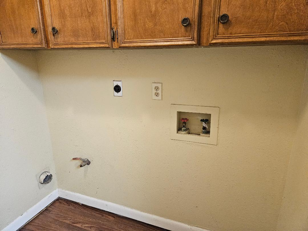 16 N Avenue A # B, Elgin, TX 78621