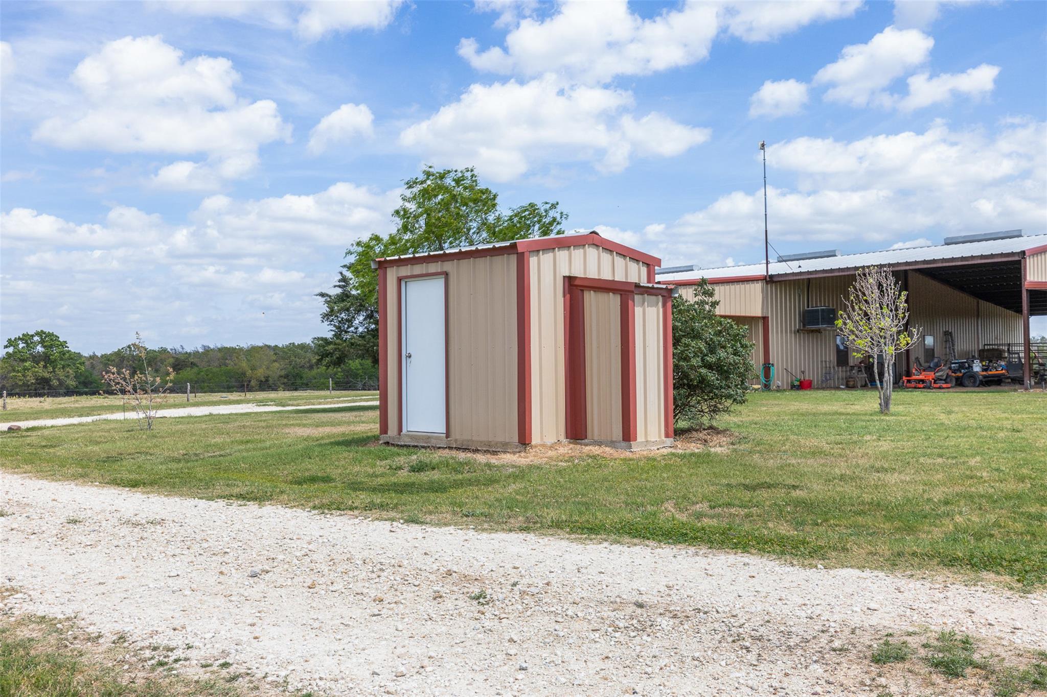 131 CR 279, Kosse, TX 76653