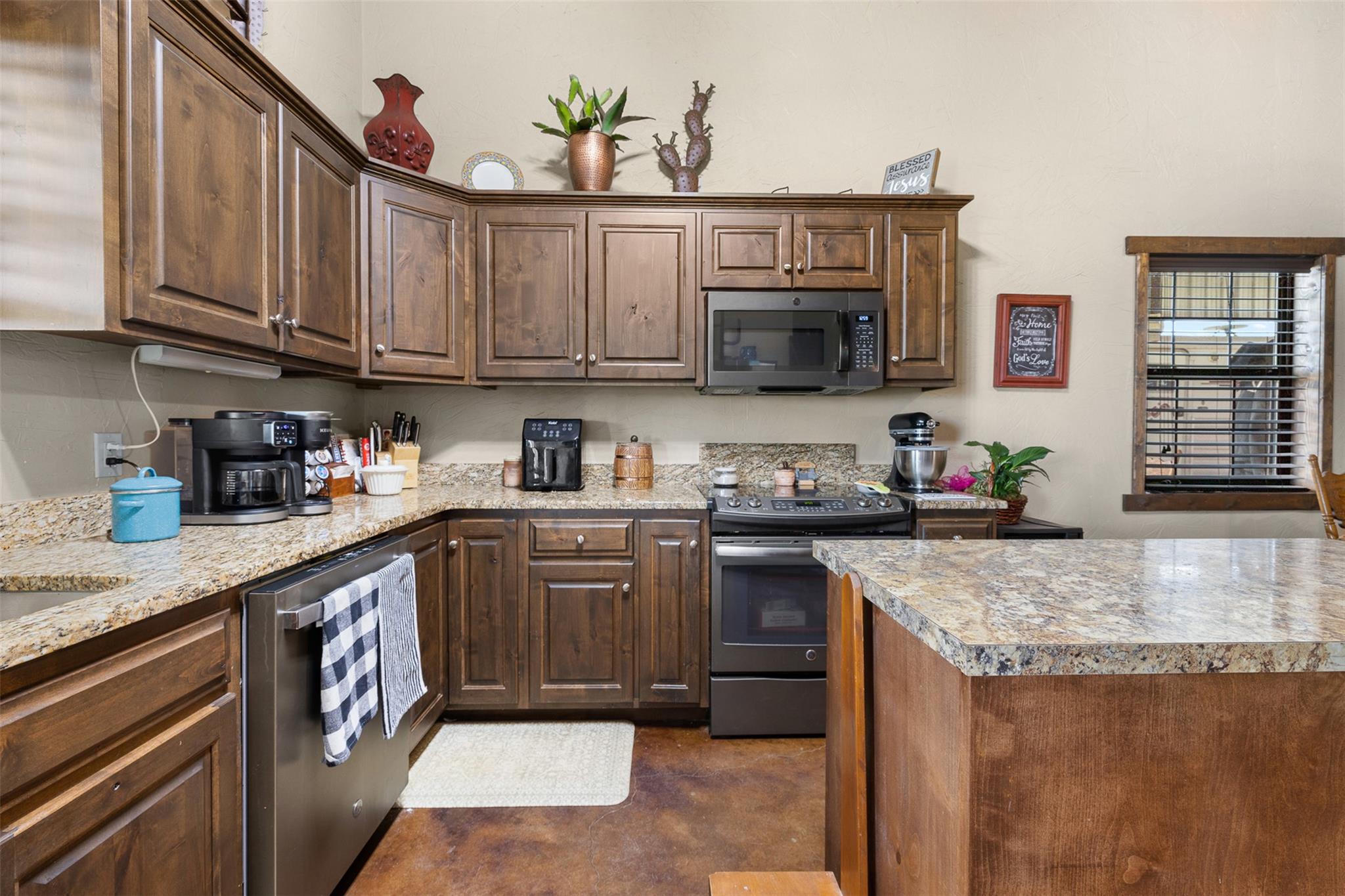 131 CR 279, Kosse, TX 76653