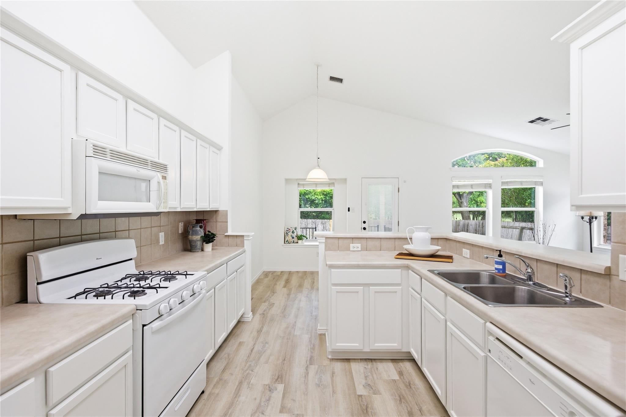 3555 Sandy Koufax Ln, Round Rock, TX 78665