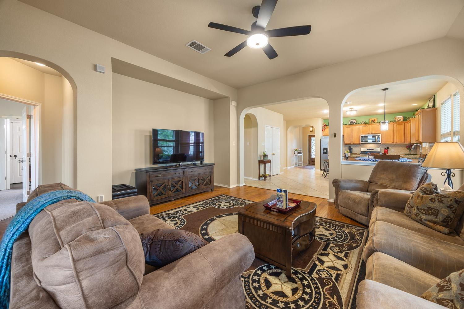 208 Birch Dr, Kyle, TX 78640