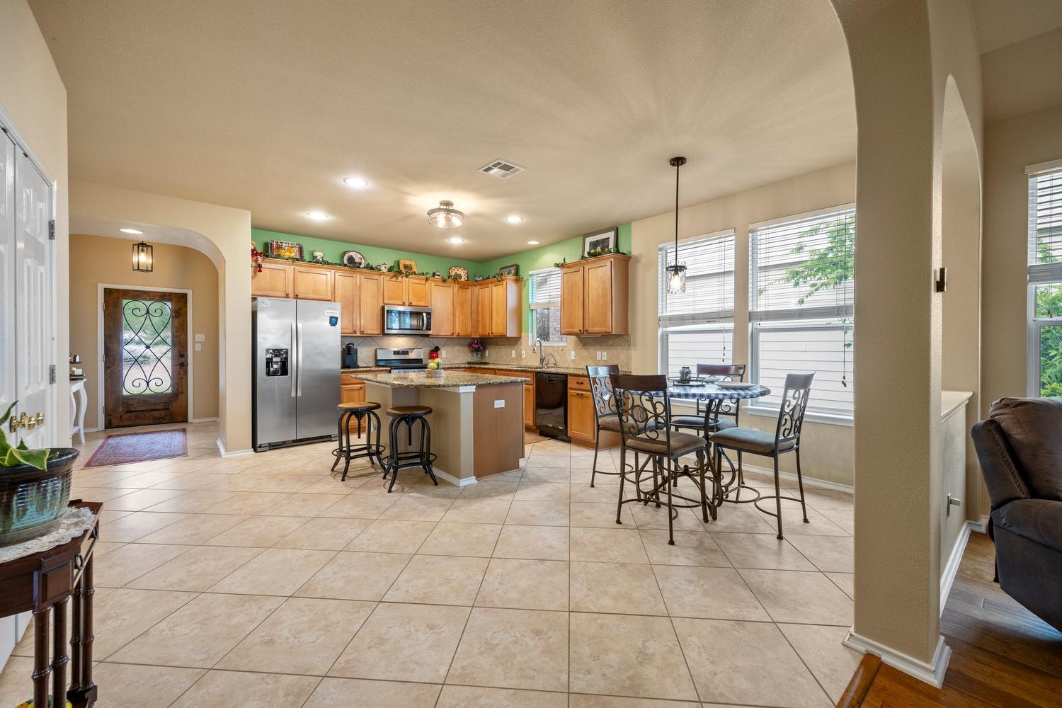 208 Birch Dr, Kyle, TX 78640