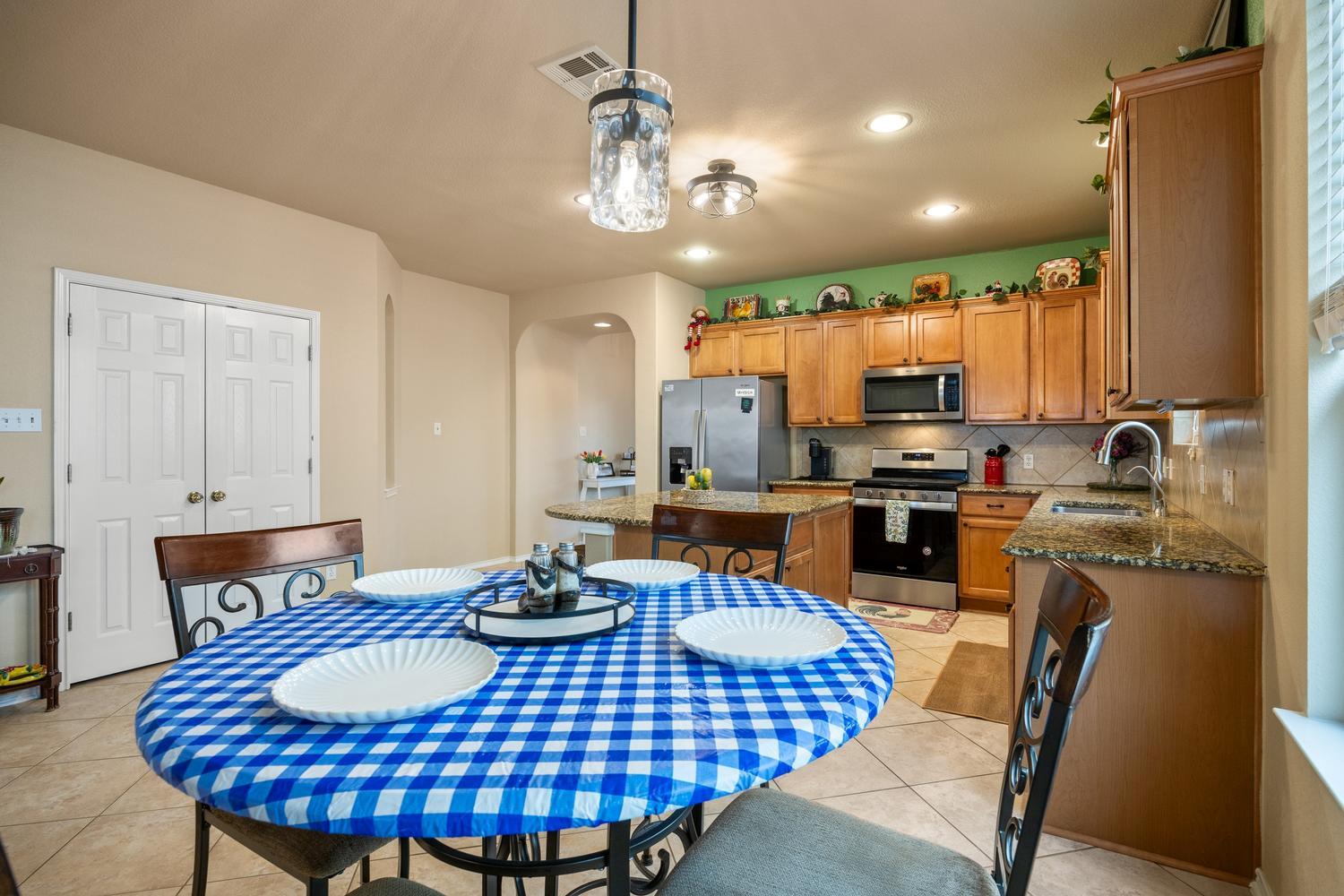 208 Birch Dr, Kyle, TX 78640