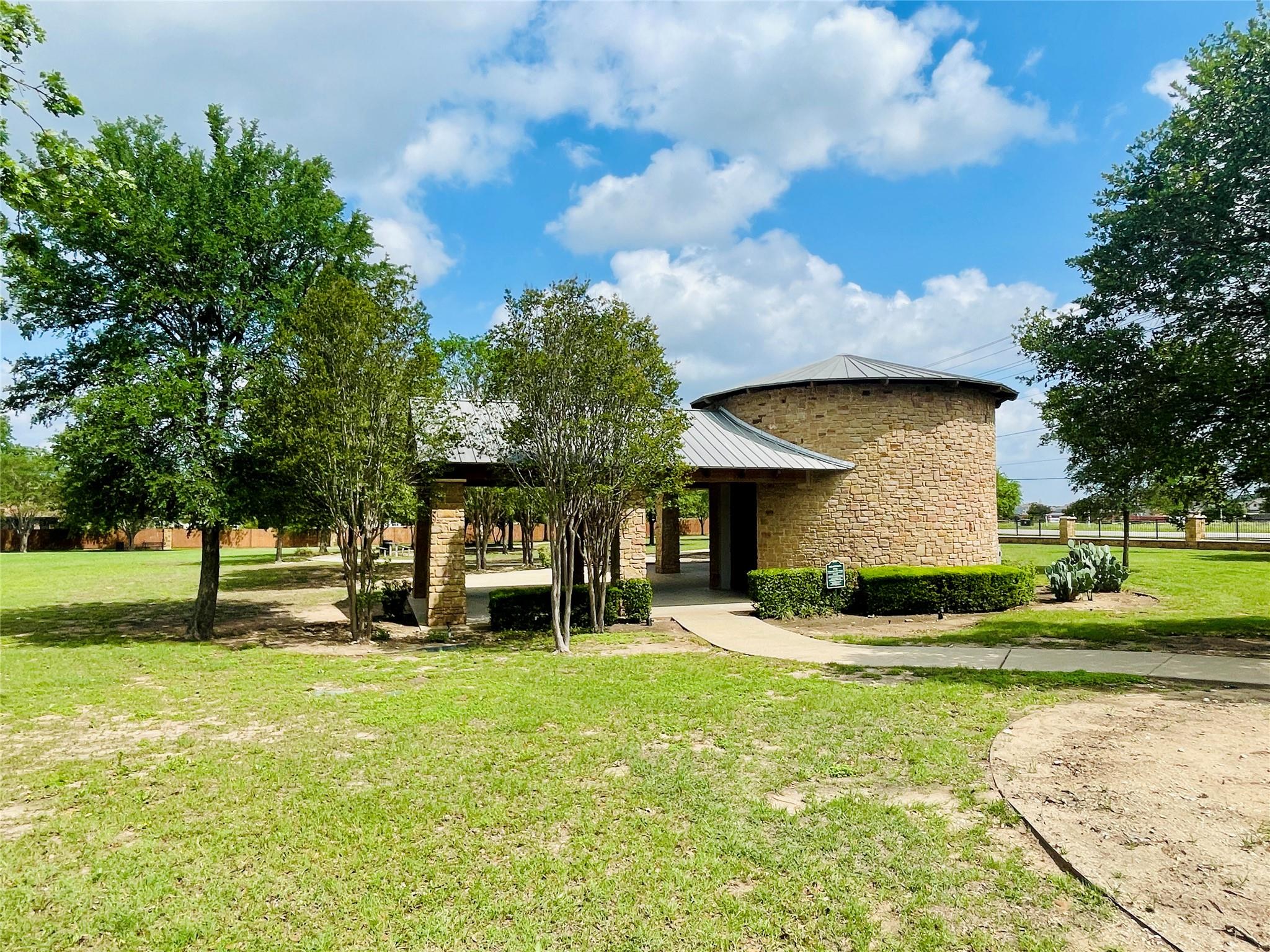 208 Birch Dr, Kyle, TX 78640