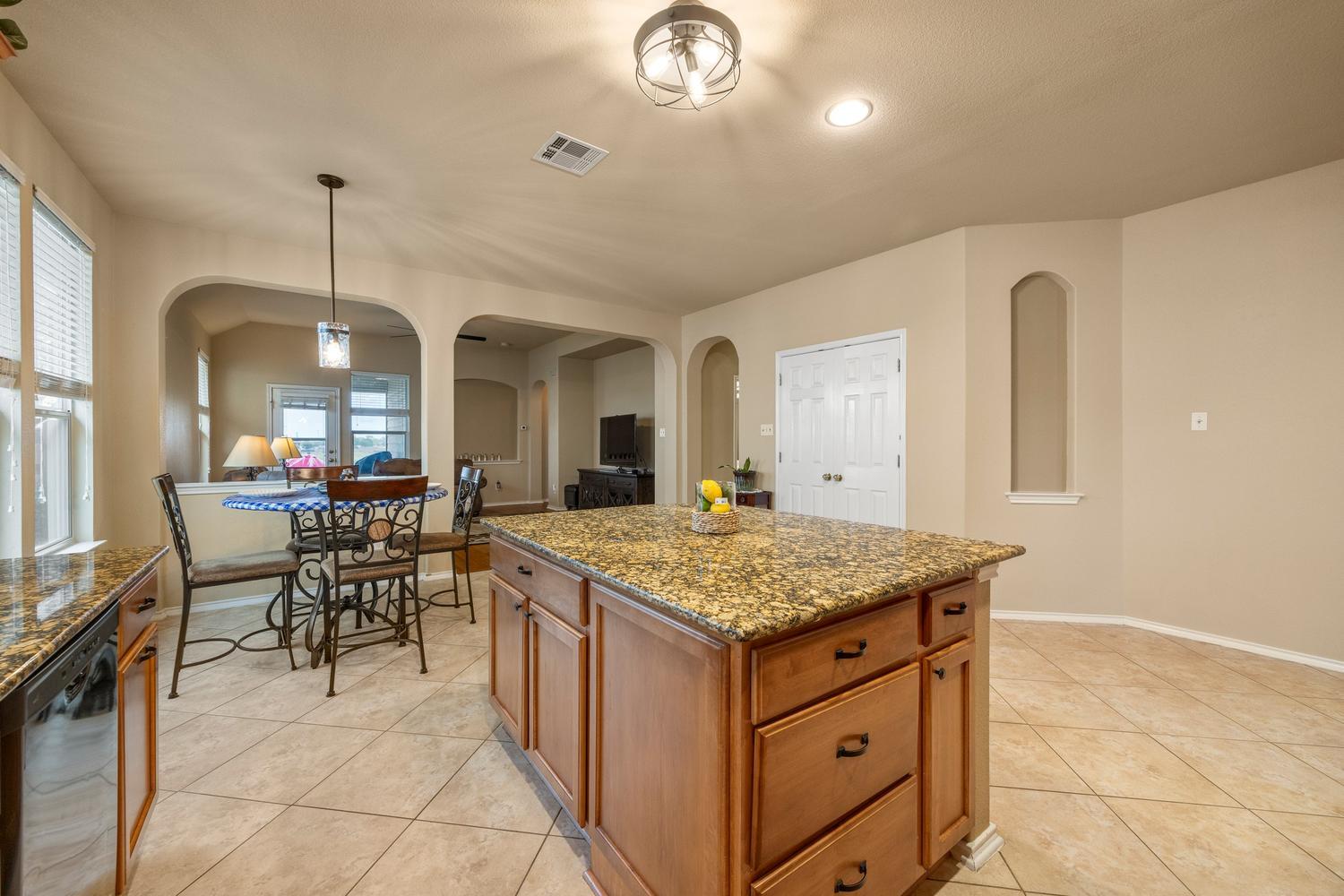 208 Birch Dr, Kyle, TX 78640