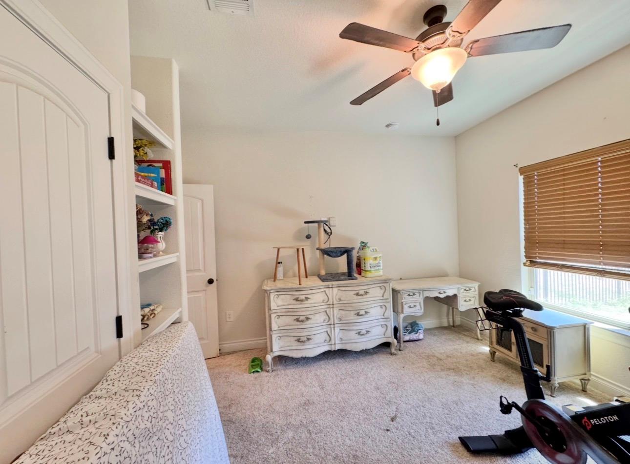 1094 Raintree Ln, Elgin, TX 78621