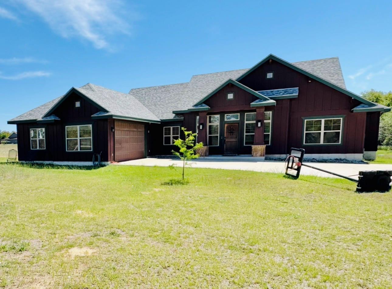 1094 Raintree Ln, Elgin, TX 78621