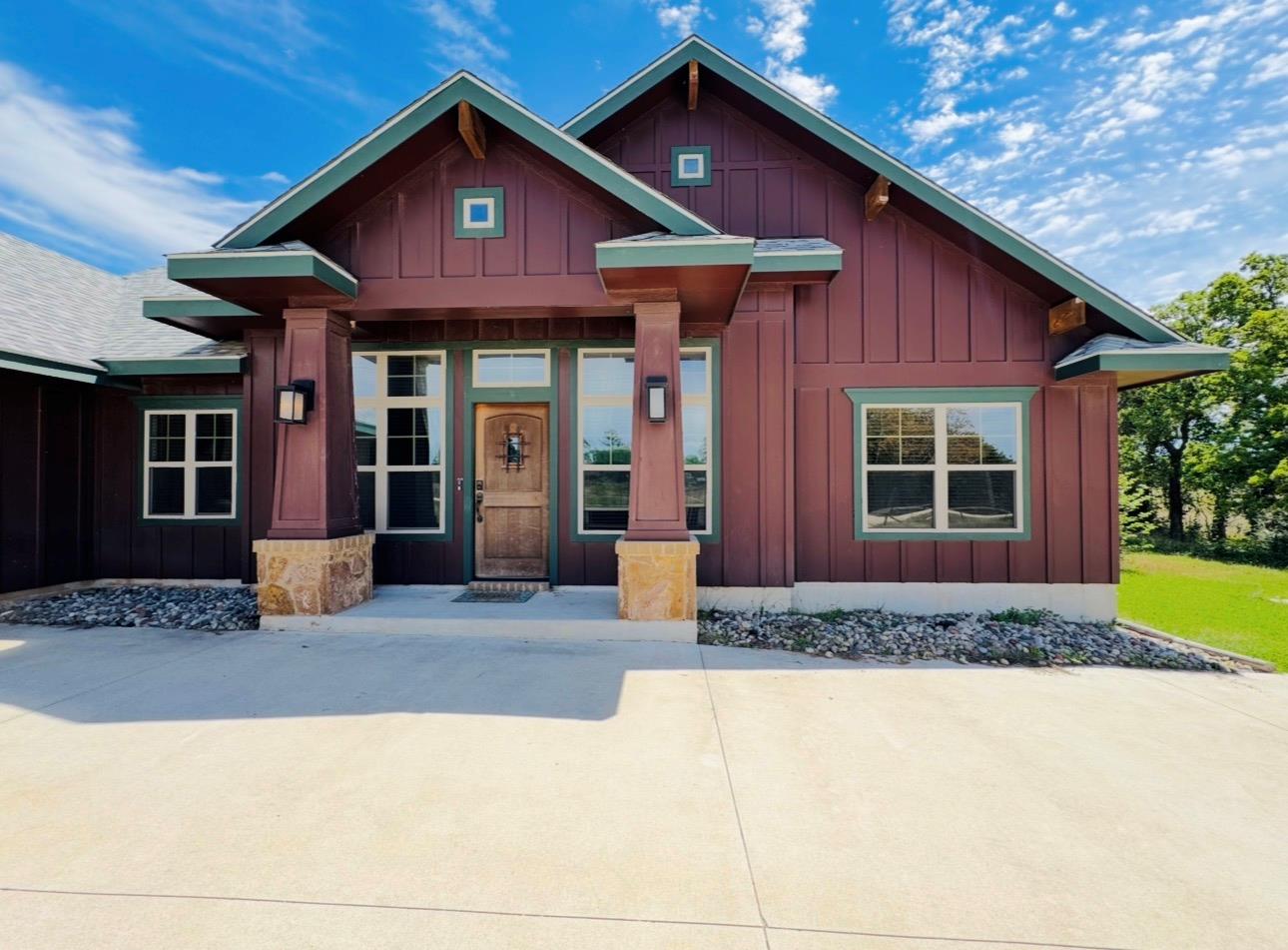 1094 Raintree Ln, Elgin, TX 78621