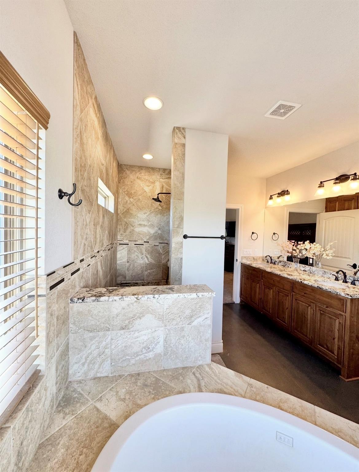 1094 Raintree Ln, Elgin, TX 78621