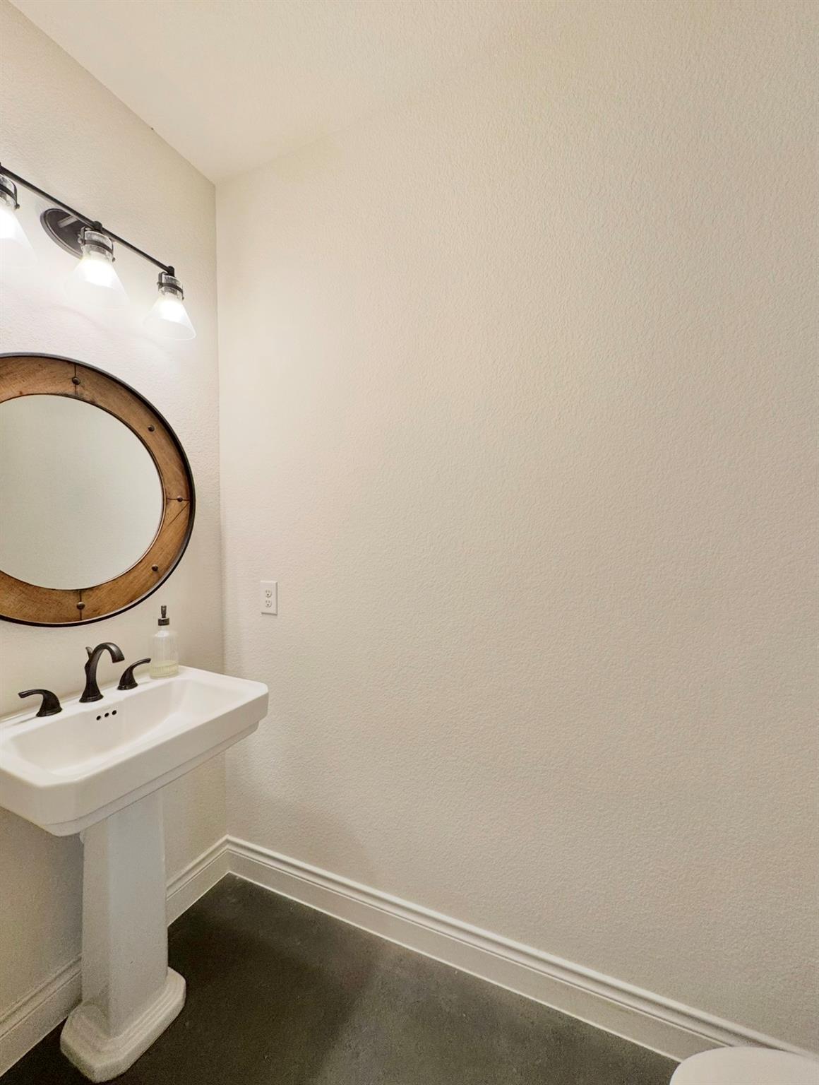 1094 Raintree Ln, Elgin, TX 78621